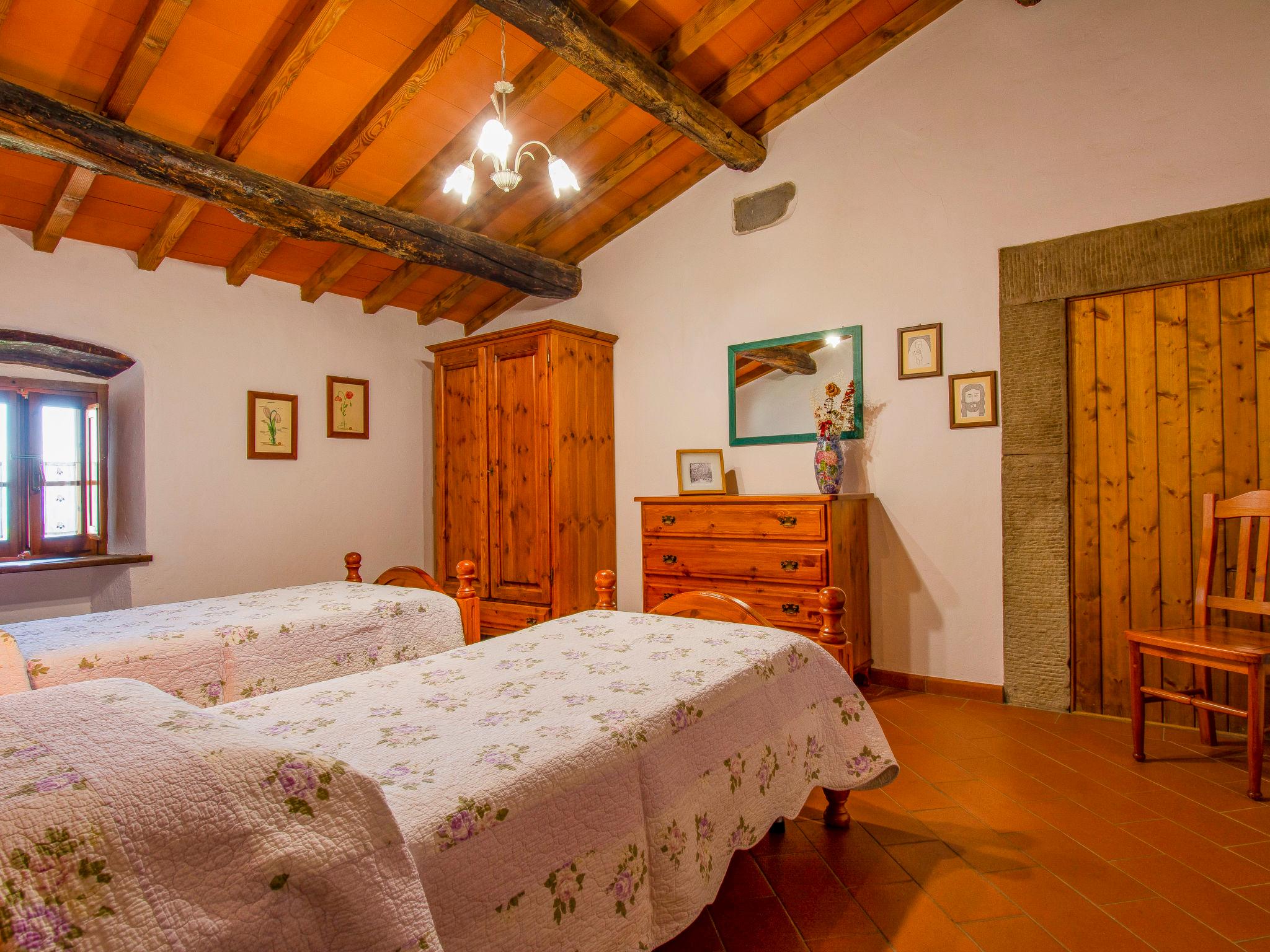 Foto 6 - Appartamento con 3 camere da letto a Loro Ciuffenna con piscina e giardino