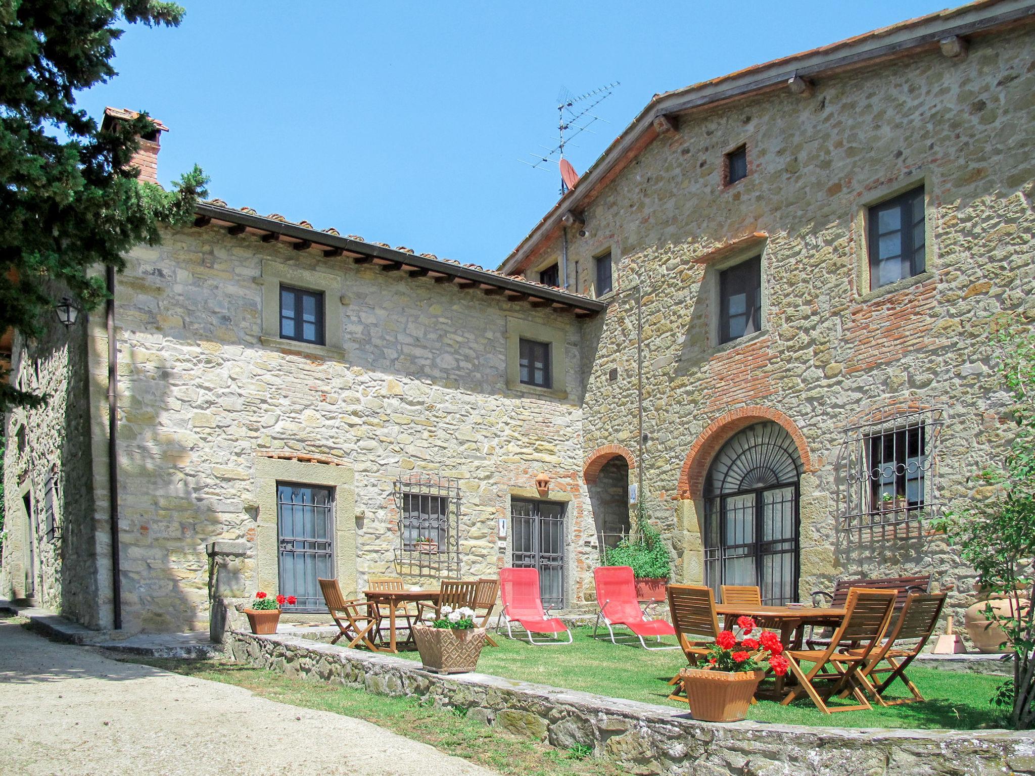 Foto 2 - Appartamento con 3 camere da letto a Loro Ciuffenna con piscina e giardino