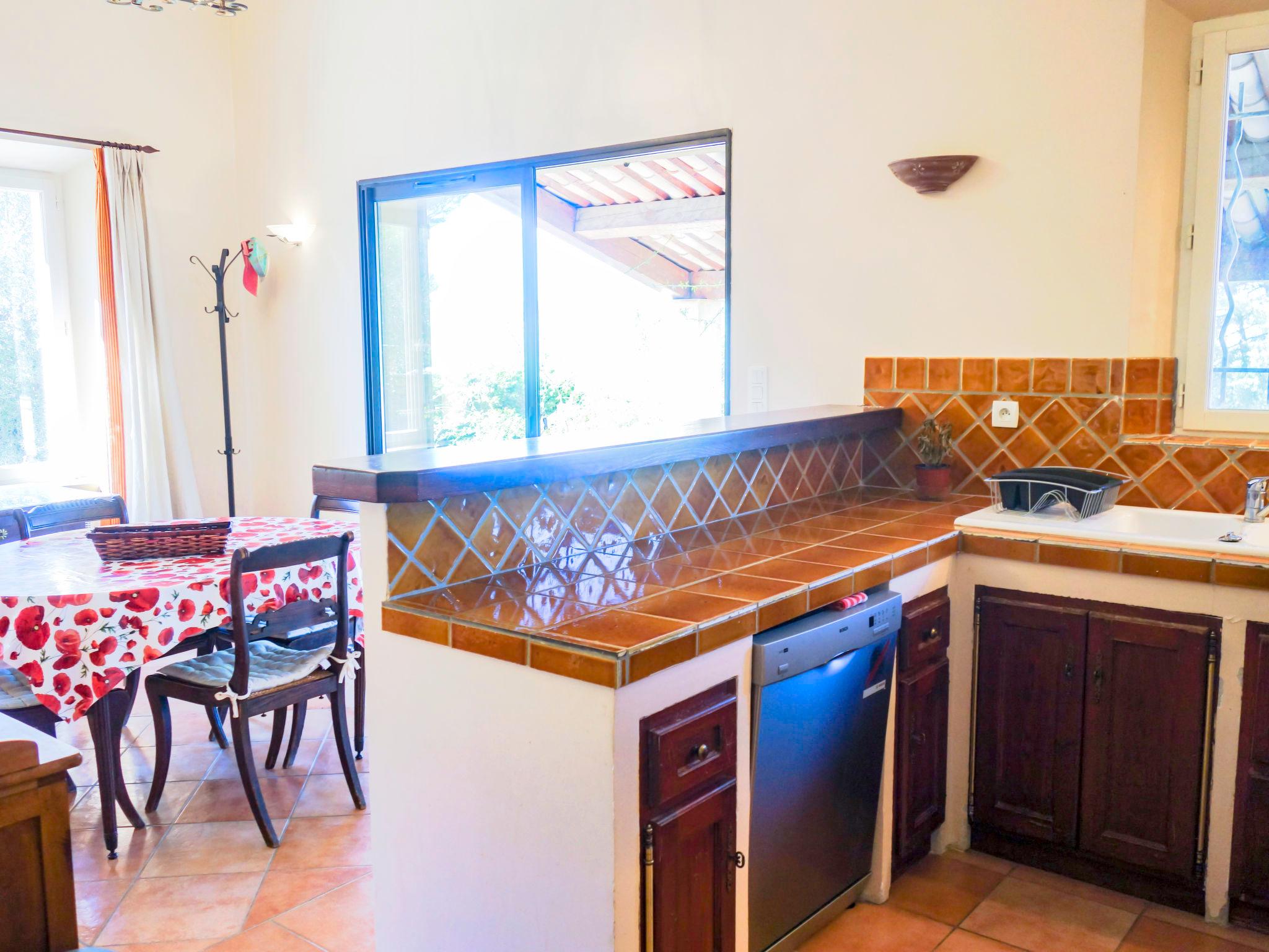 Photo 13 - 3 bedroom House in Le Castellet with garden and terrace