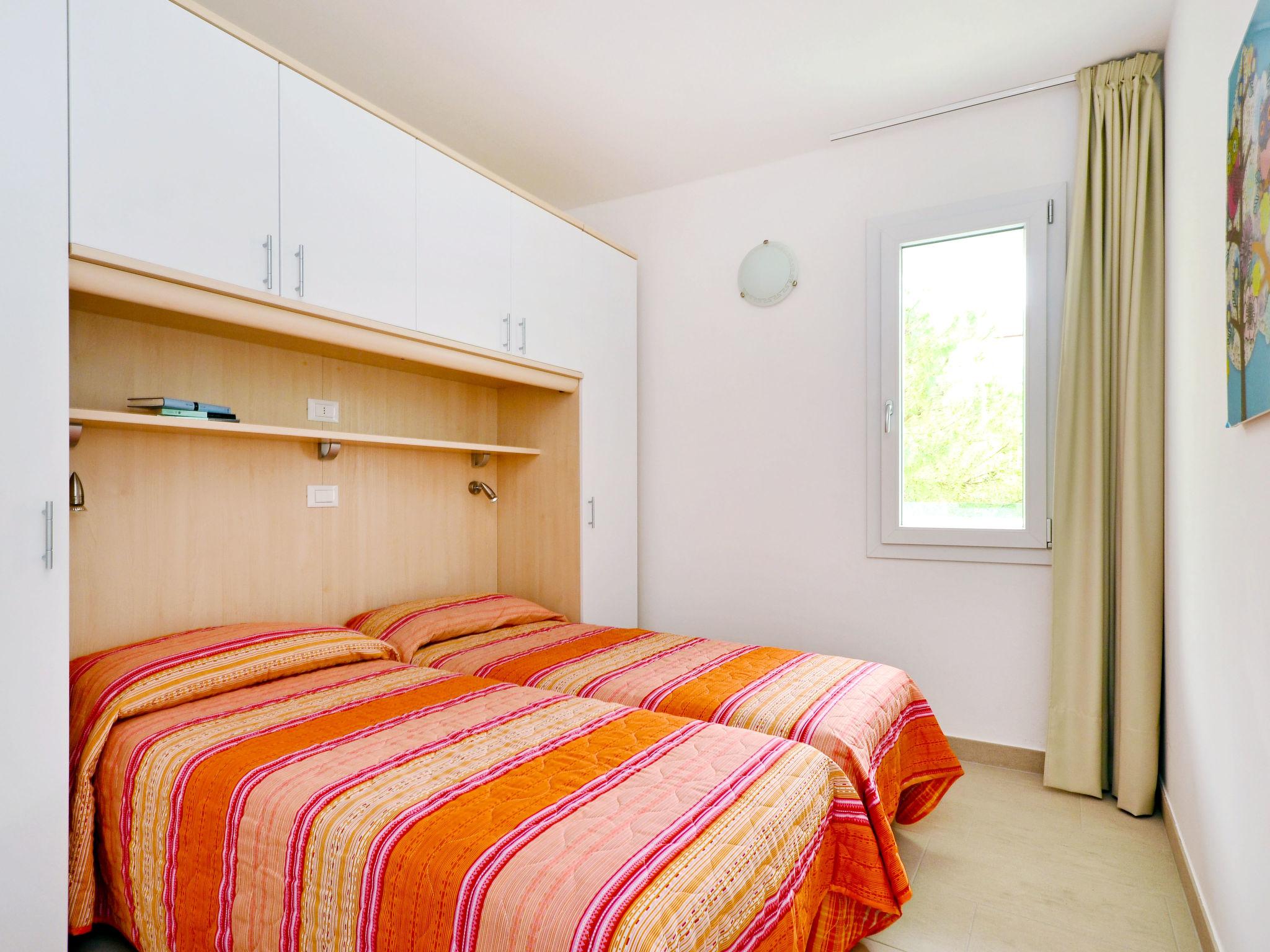 Foto 11 - Apartment mit 2 Schlafzimmern in Lignano Sabbiadoro mit schwimmbad und blick aufs meer