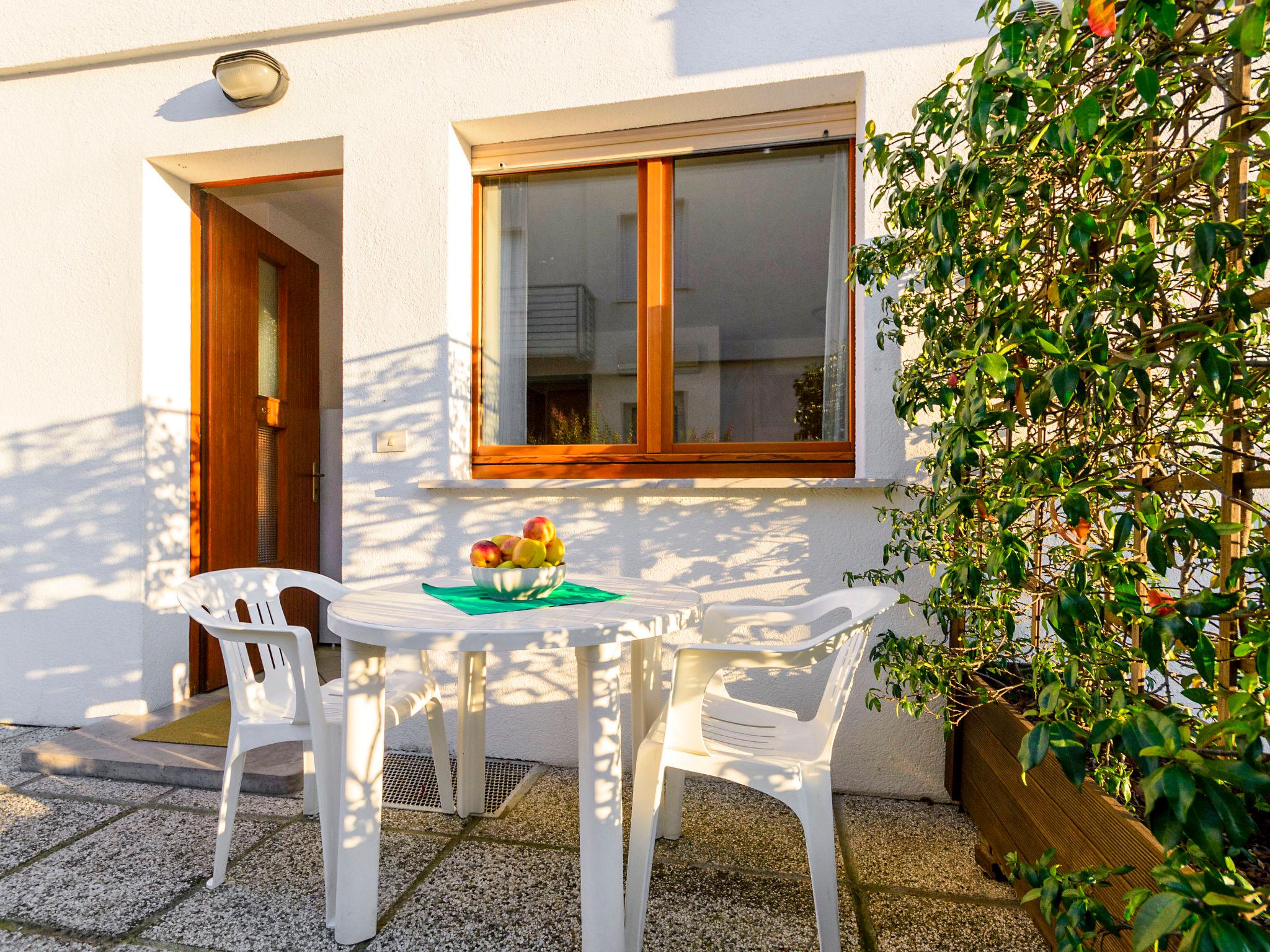 Photo 2 - Appartement de 1 chambre à Lignano Sabbiadoro avec jardin et vues à la mer