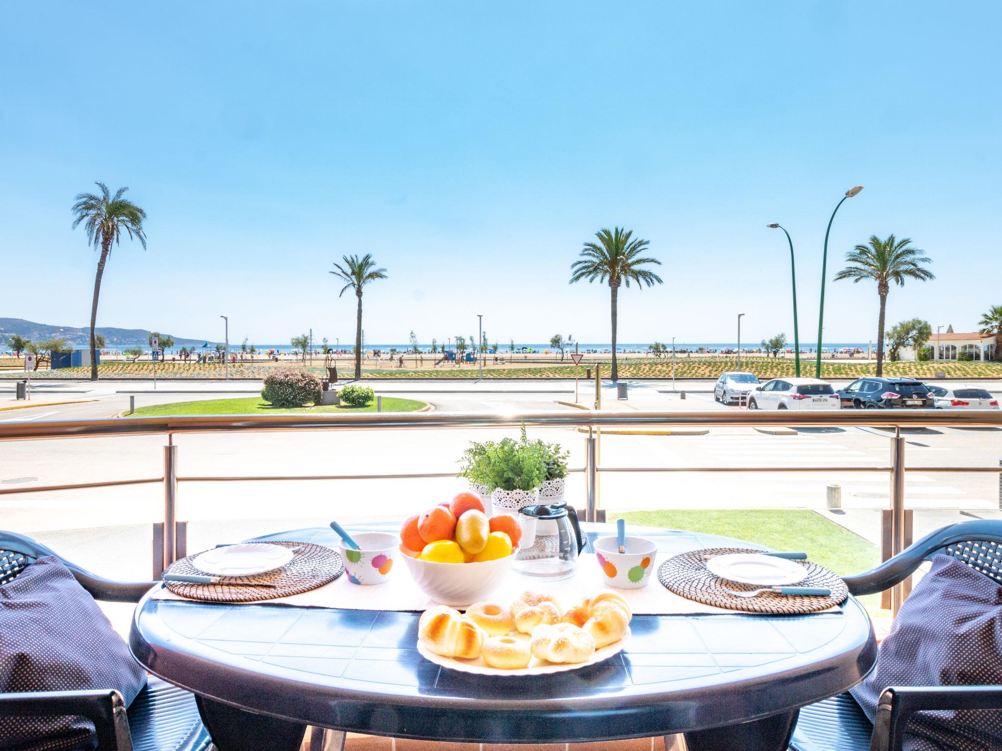 Foto 1 - Appartamento con 2 camere da letto a Castelló d'Empúries con terrazza e vista mare