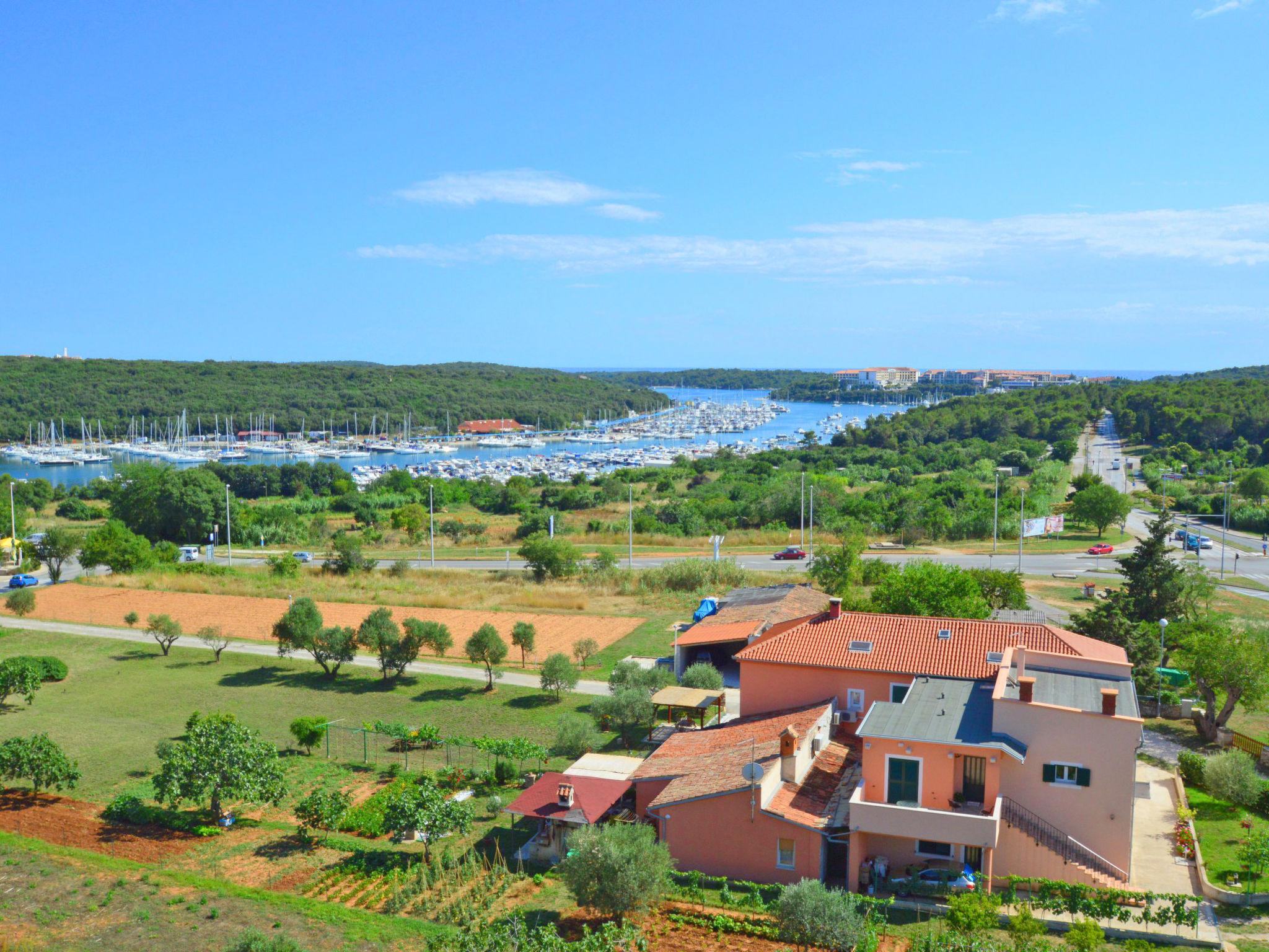 Foto 1 - Apartamento de 2 quartos em Pula com jardim e terraço