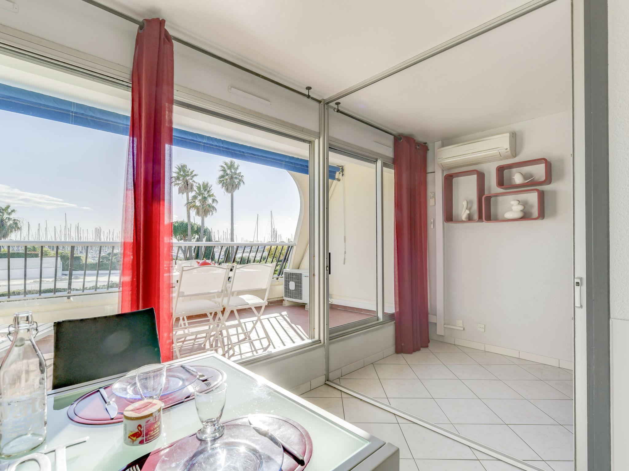 Foto 5 - Apartamento de 1 habitación en Le Grau-du-Roi con piscina y vistas al mar