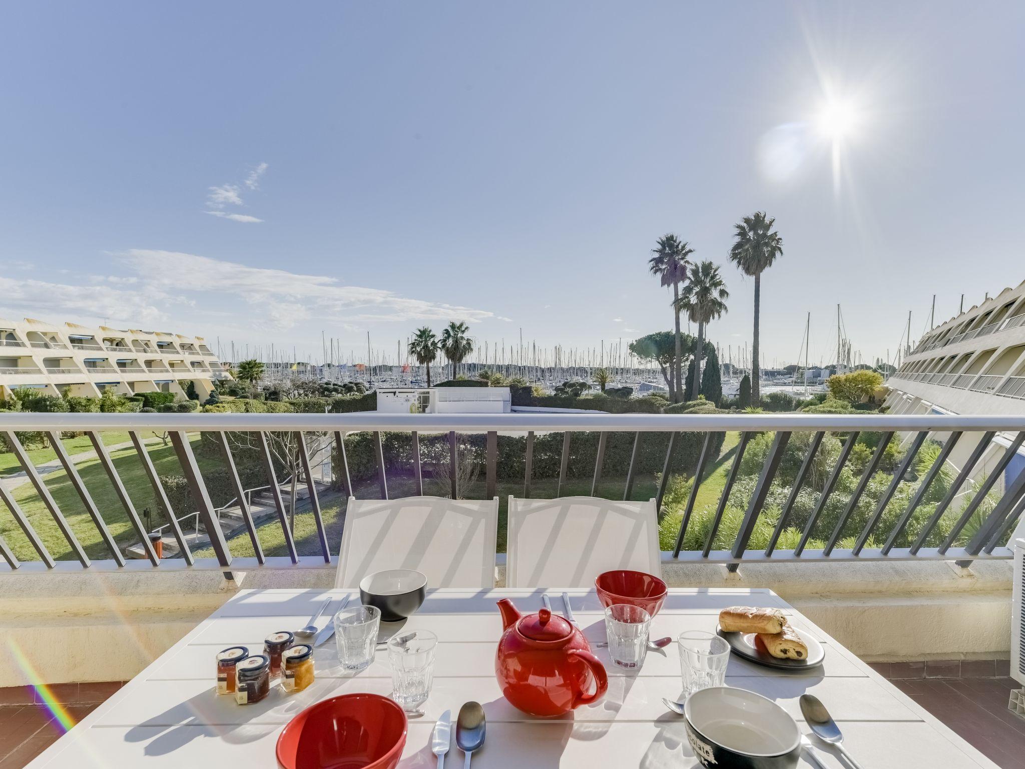 Foto 15 - Appartamento con 1 camera da letto a Le Grau-du-Roi con piscina e terrazza