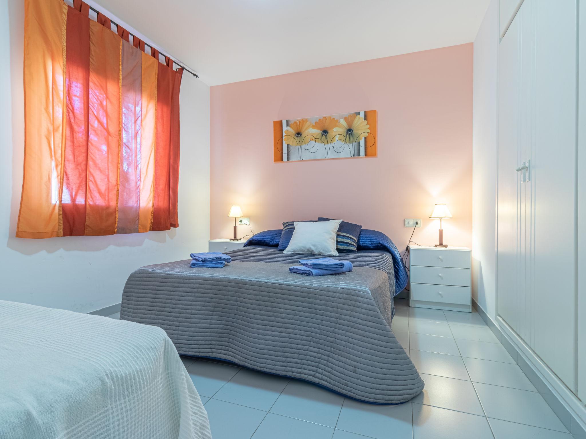 Foto 3 - Appartamento con 2 camere da letto a Castelló d'Empúries con piscina e vista mare