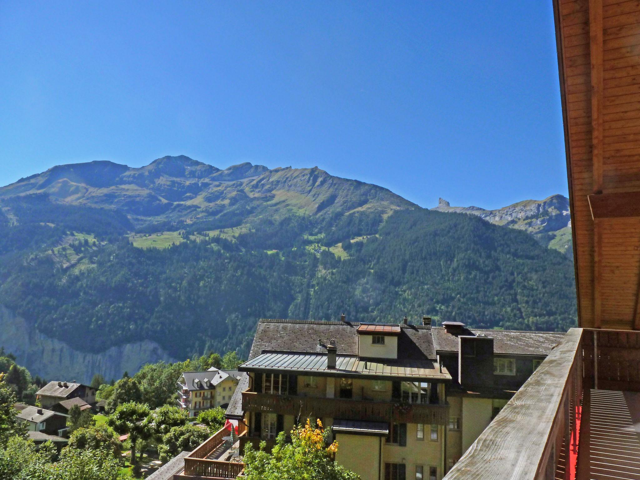 Foto 22 - Appartamento con 3 camere da letto a Lauterbrunnen con vista sulle montagne