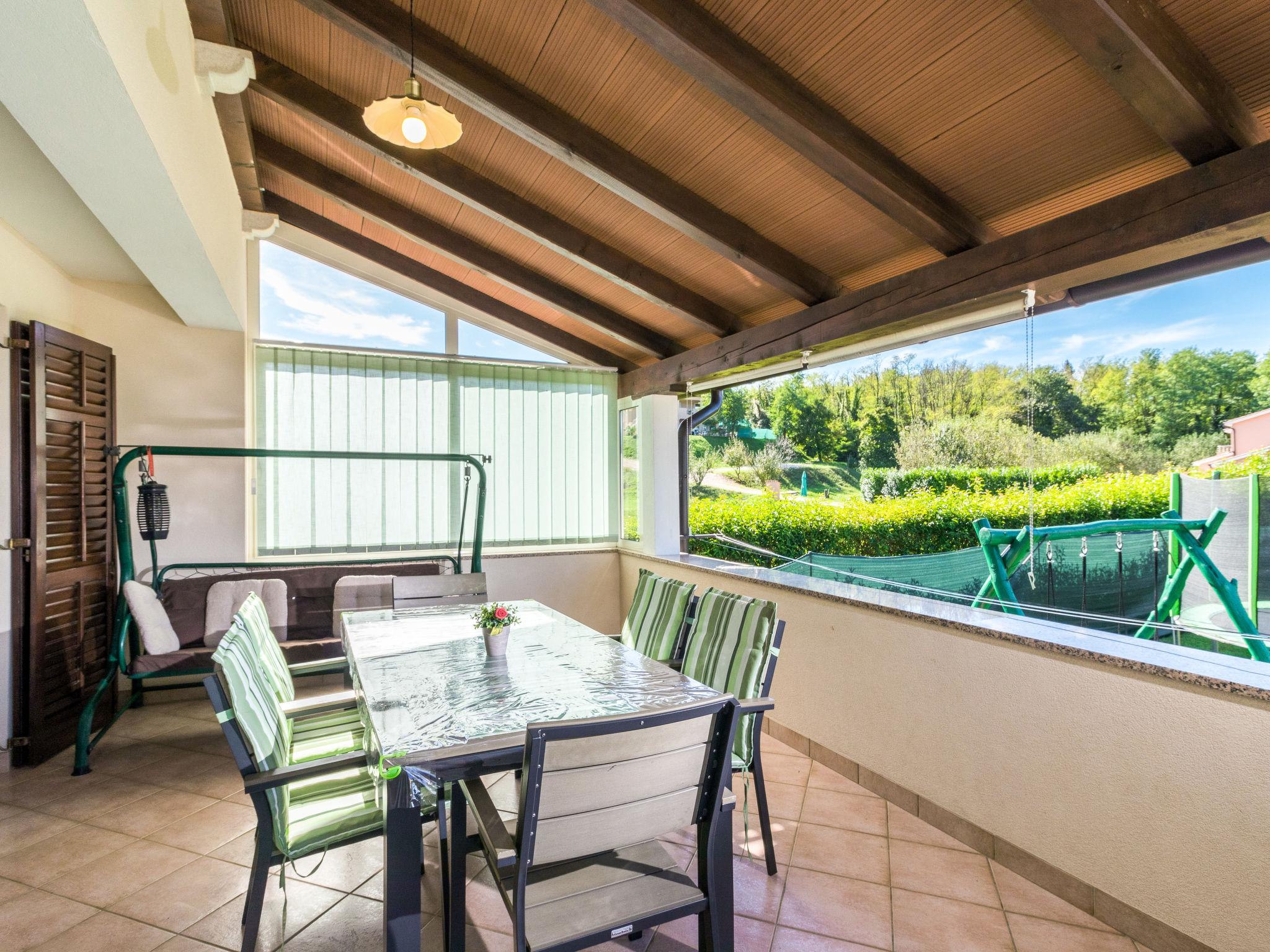 Photo 8 - Maison de 4 chambres à Karojba avec piscine privée et terrasse