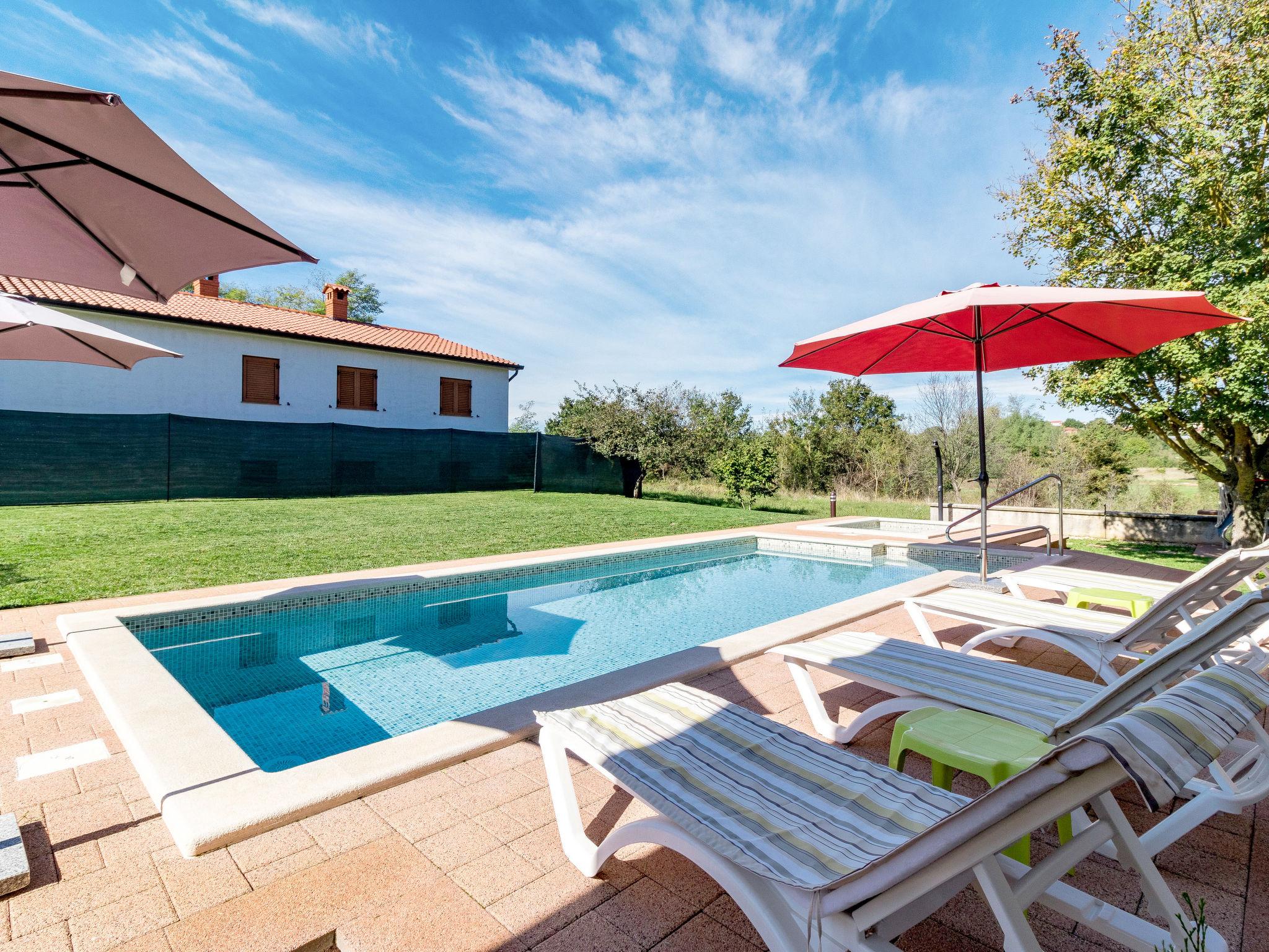 Foto 23 - Casa de 4 quartos em Karojba com piscina privada e terraço