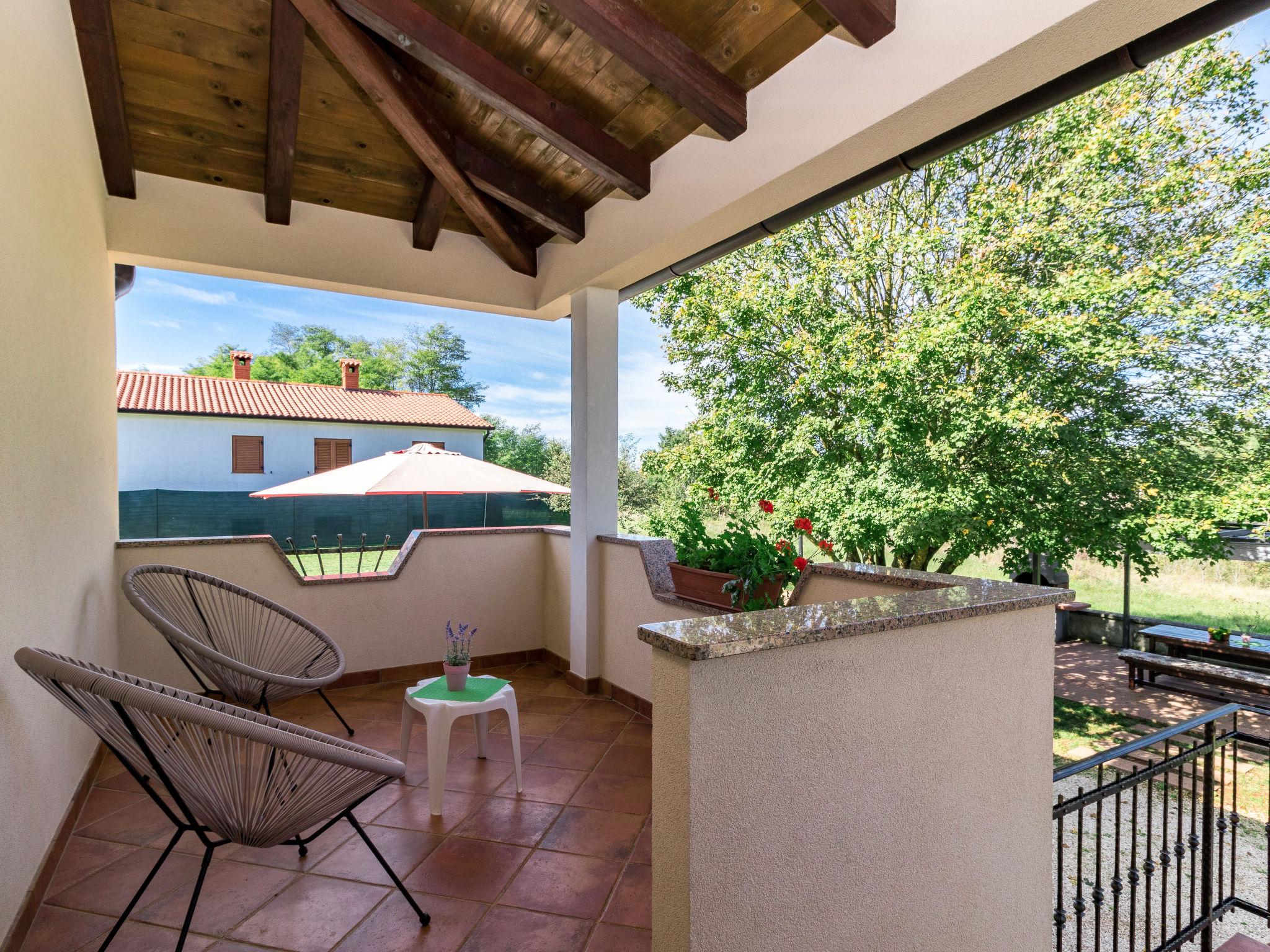 Photo 7 - Maison de 4 chambres à Karojba avec piscine privée et jardin