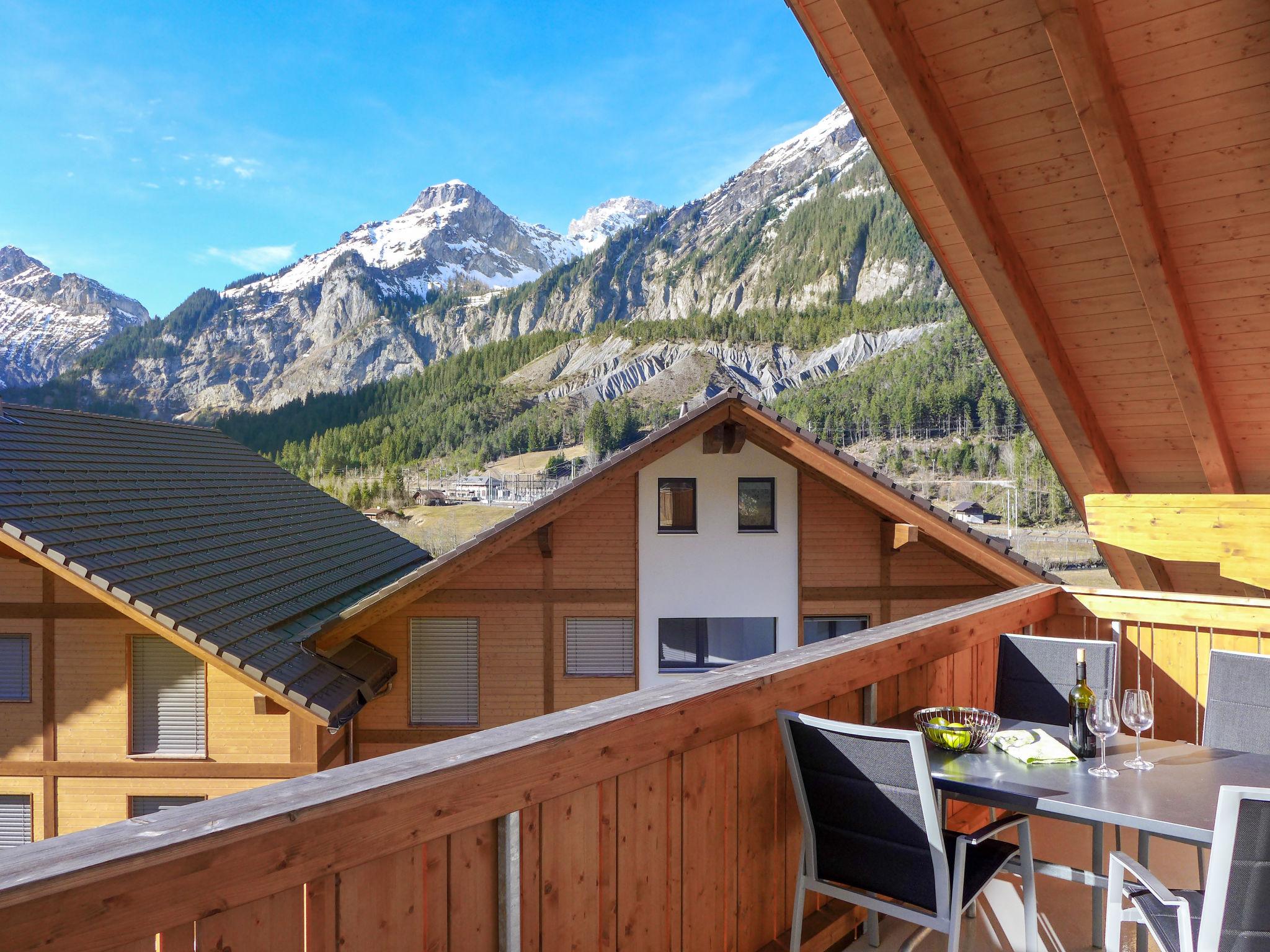 Foto 2 - Apartamento de 2 habitaciones en Kandersteg con vistas a la montaña