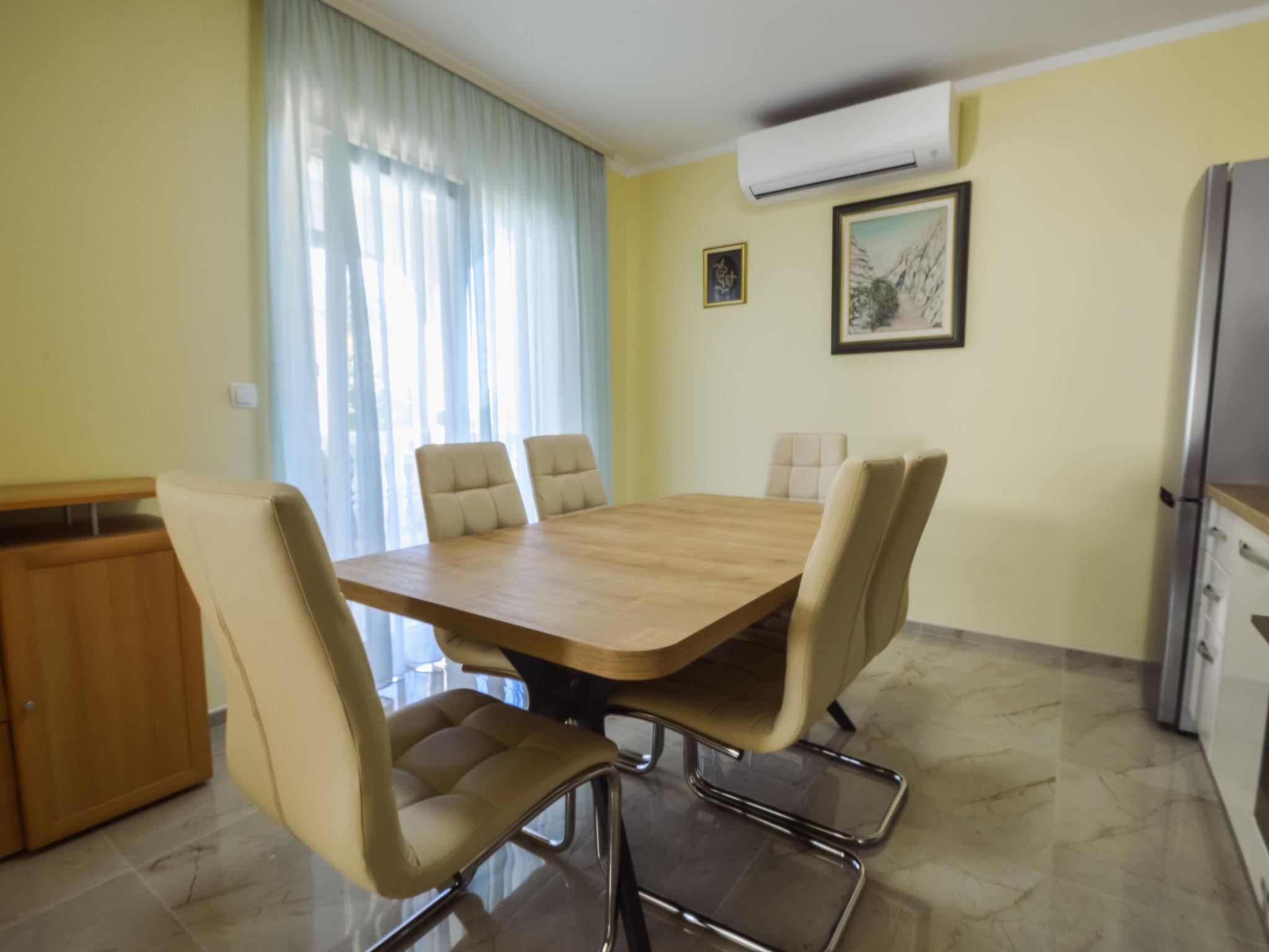 Photo 8 - 2 bedroom Apartment in Starigrad with terrace