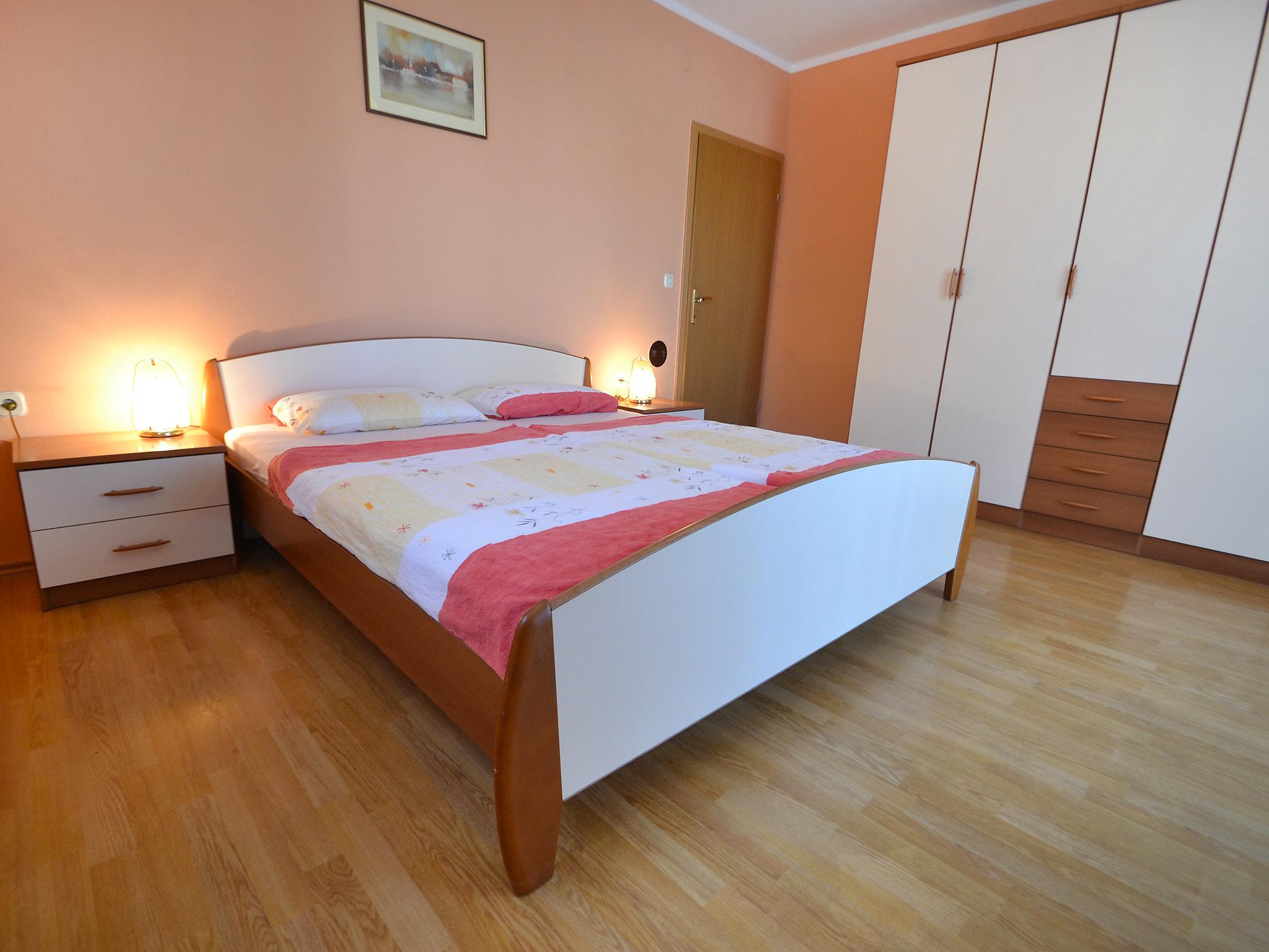 Foto 5 - Appartamento con 2 camere da letto a Starigrad con terrazza e vista mare