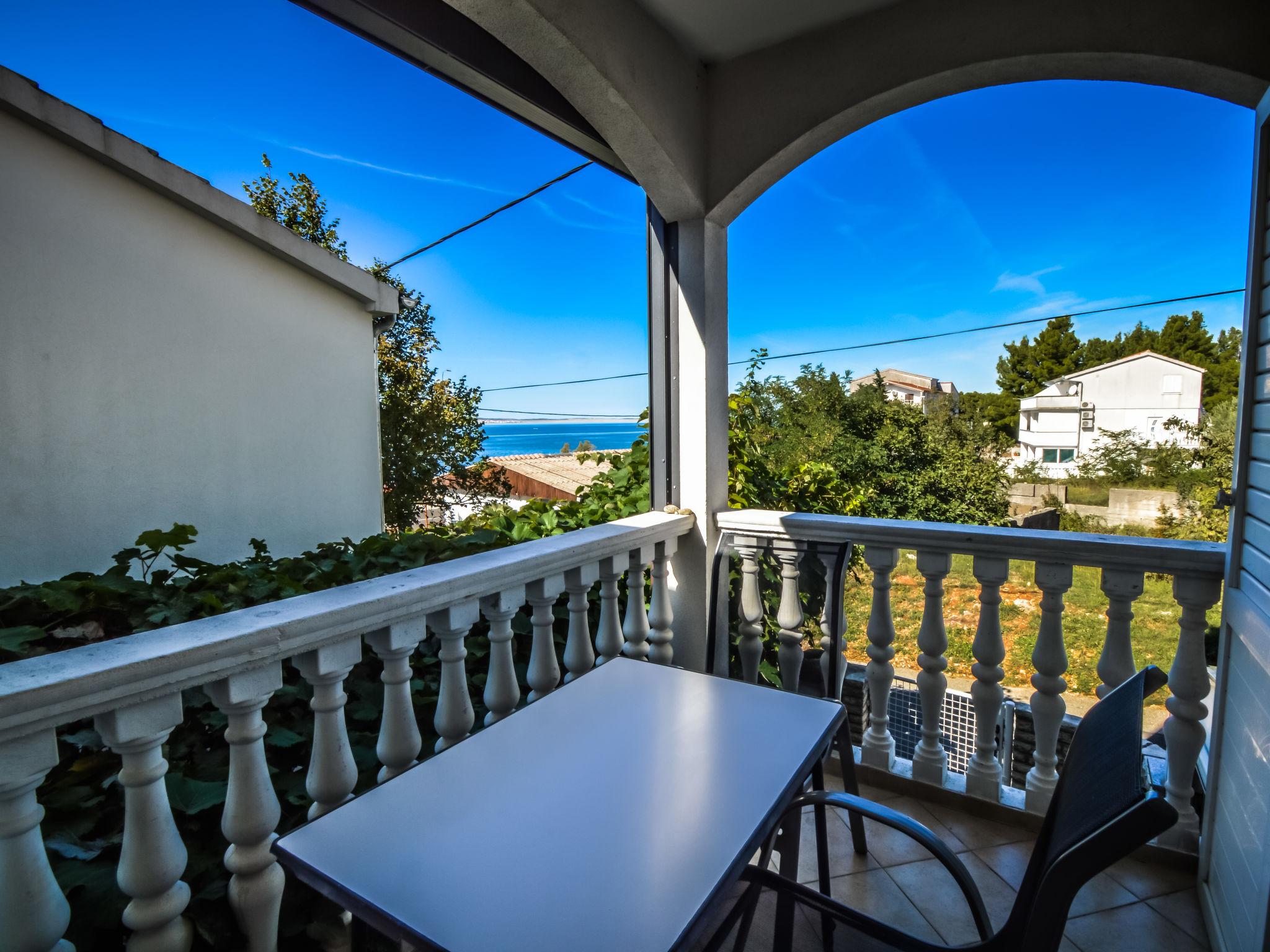 Foto 9 - Apartment mit 2 Schlafzimmern in Starigrad mit terrasse und blick aufs meer