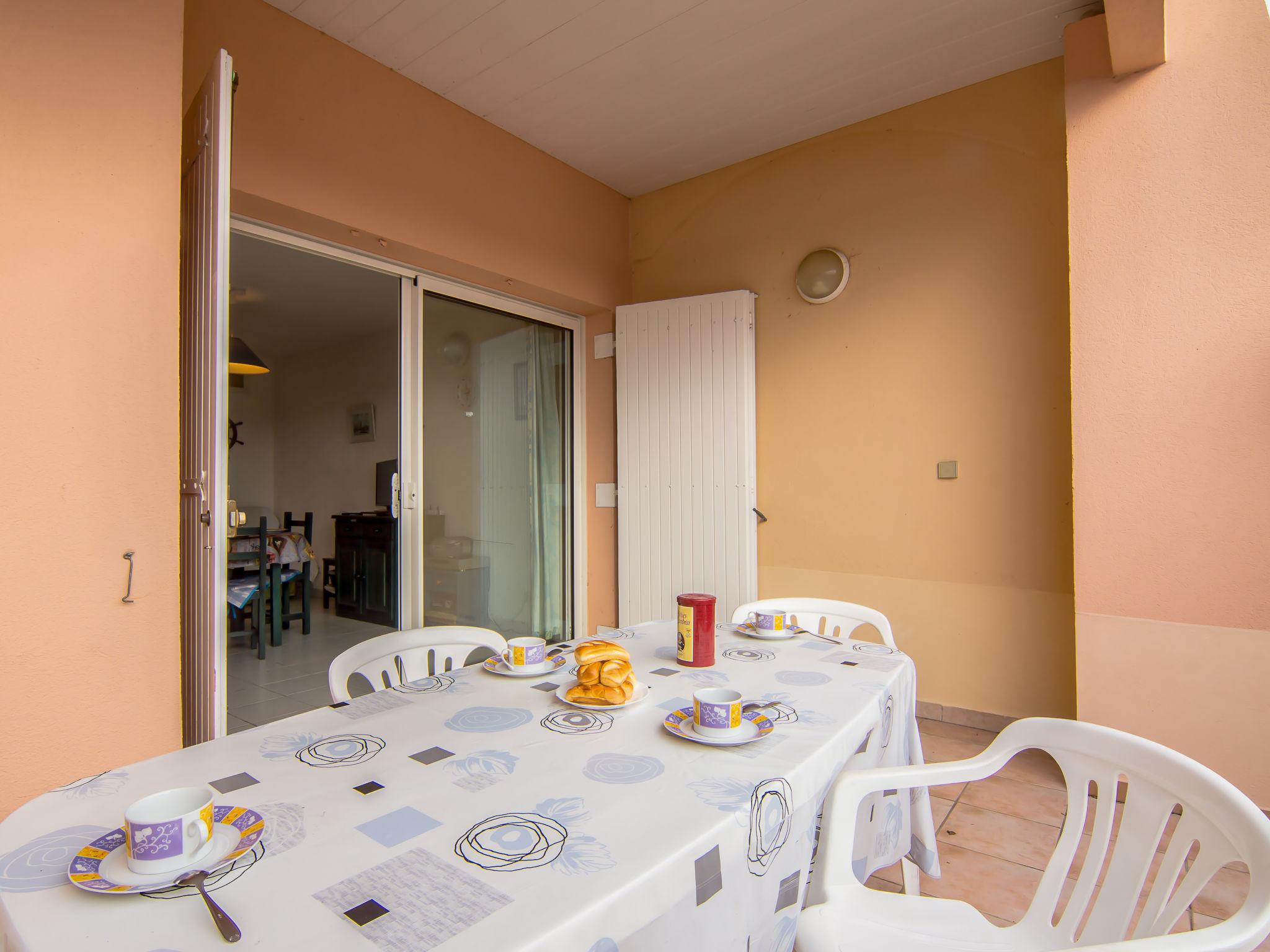 Photo 13 - 2 bedroom Apartment in Le Grau-du-Roi with swimming pool and sea view