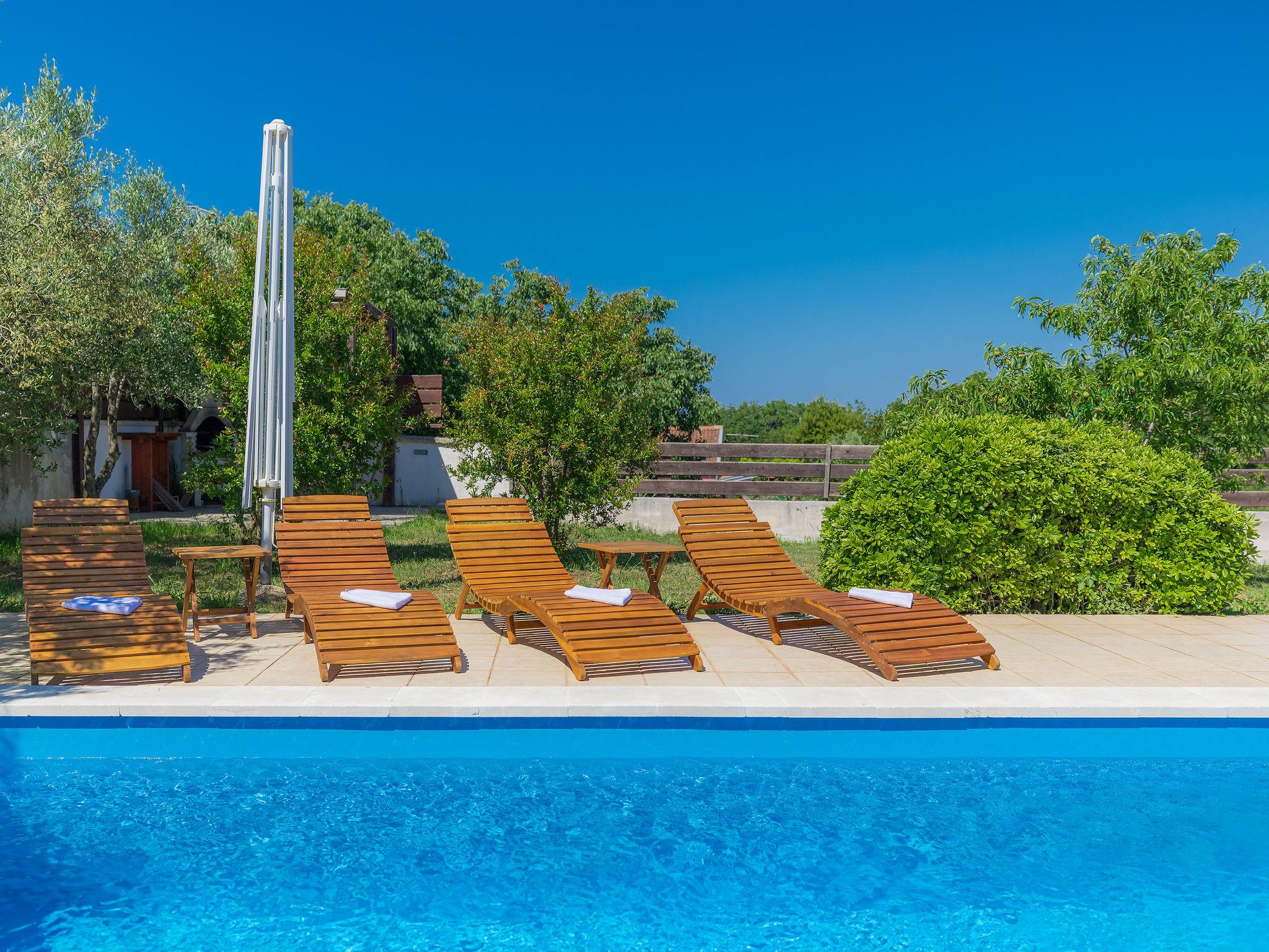 Foto 7 - Casa con 2 camere da letto a Ližnjan con piscina privata e vista mare