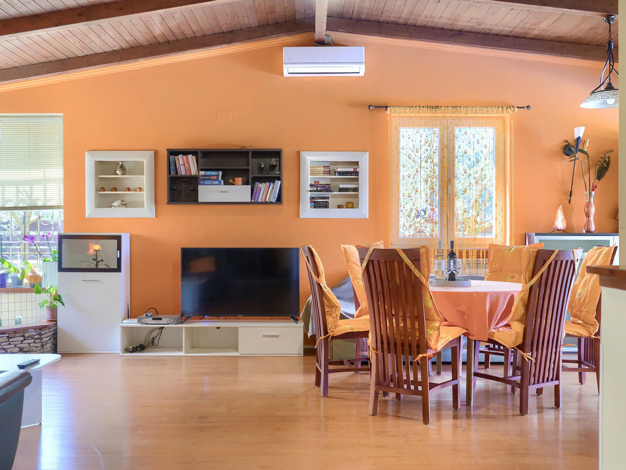 Photo 3 - Maison de 2 chambres à Ližnjan avec piscine privée et vues à la mer