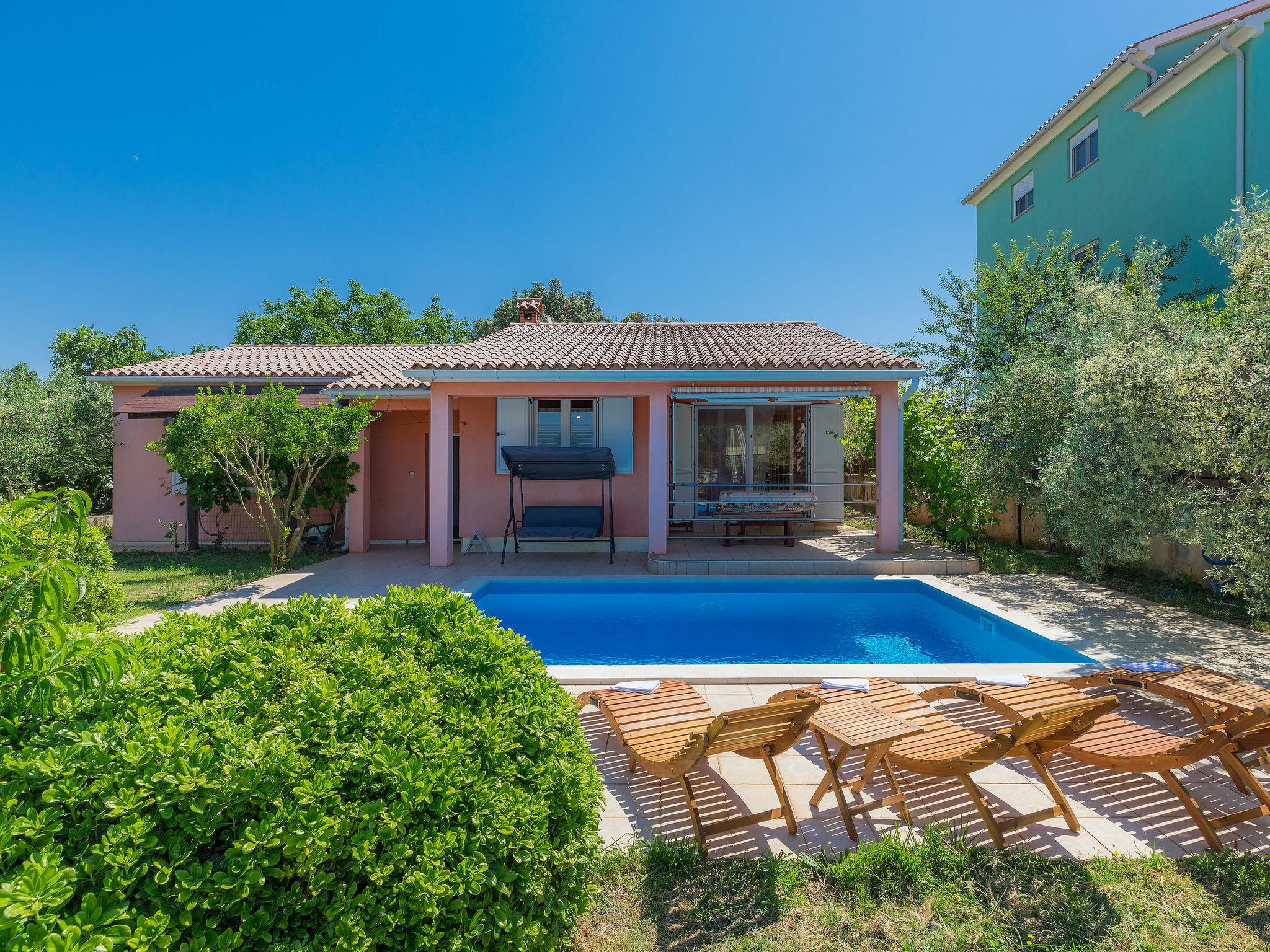 Photo 15 - Maison de 2 chambres à Ližnjan avec piscine privée et jardin