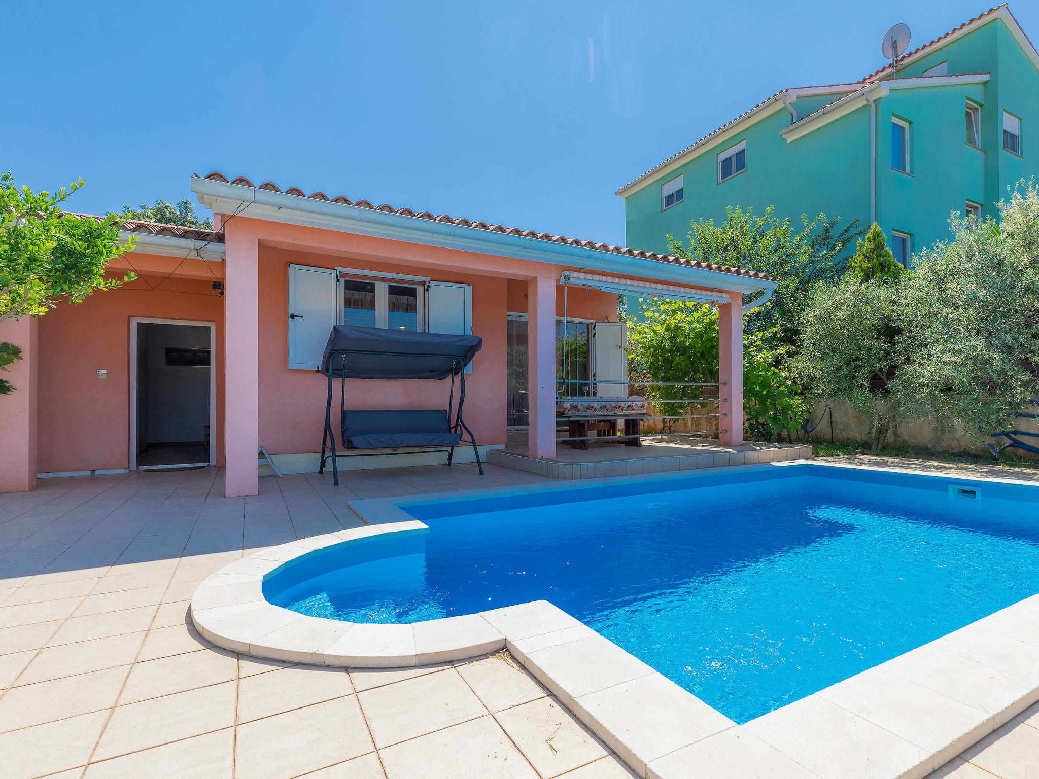 Photo 23 - Maison de 2 chambres à Ližnjan avec piscine privée et vues à la mer