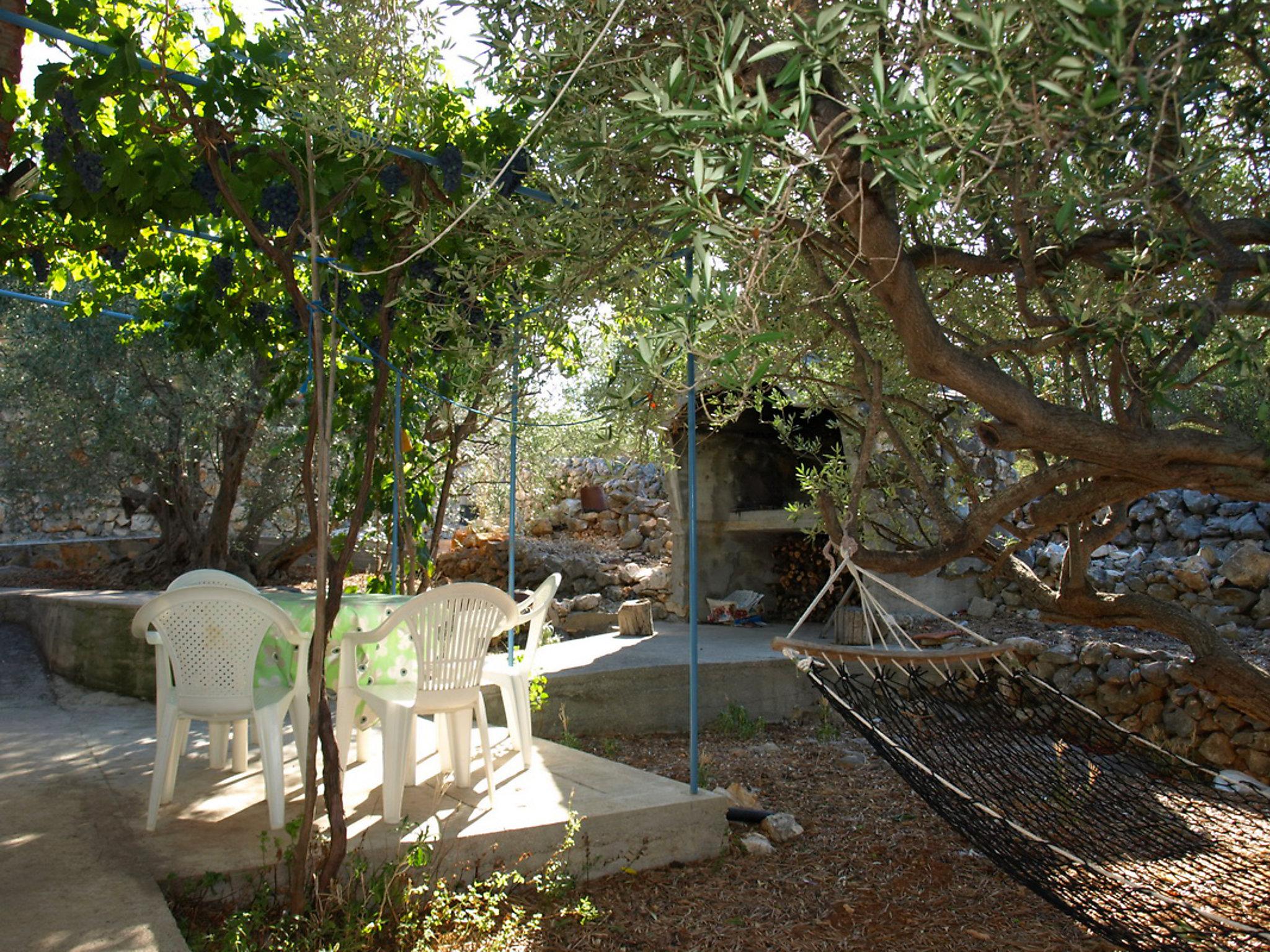 Photo 11 - Maison de 2 chambres à Pašman avec jardin et terrasse