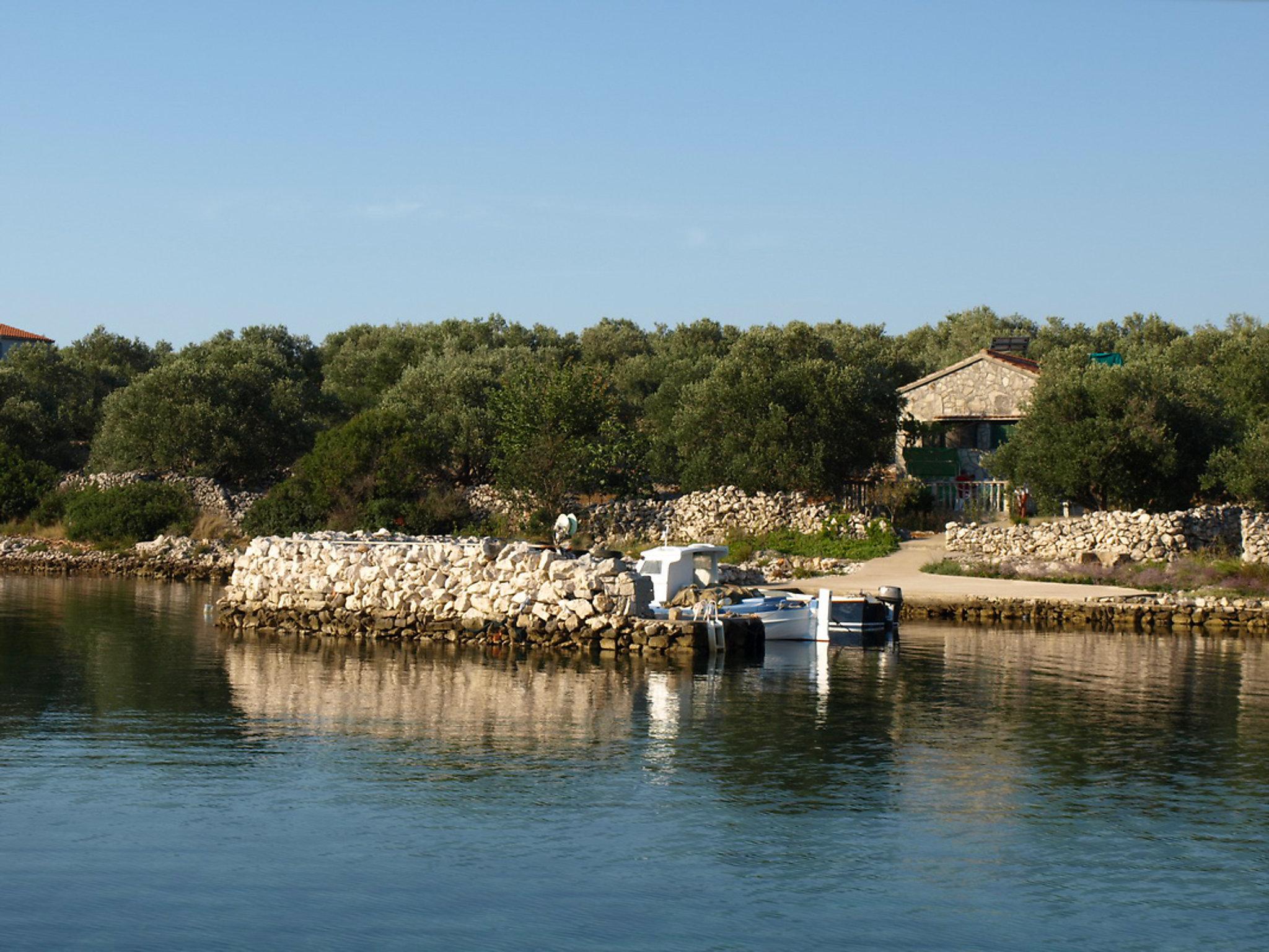 Foto 1 - Casa con 2 camere da letto a Pašman con terrazza e vista mare