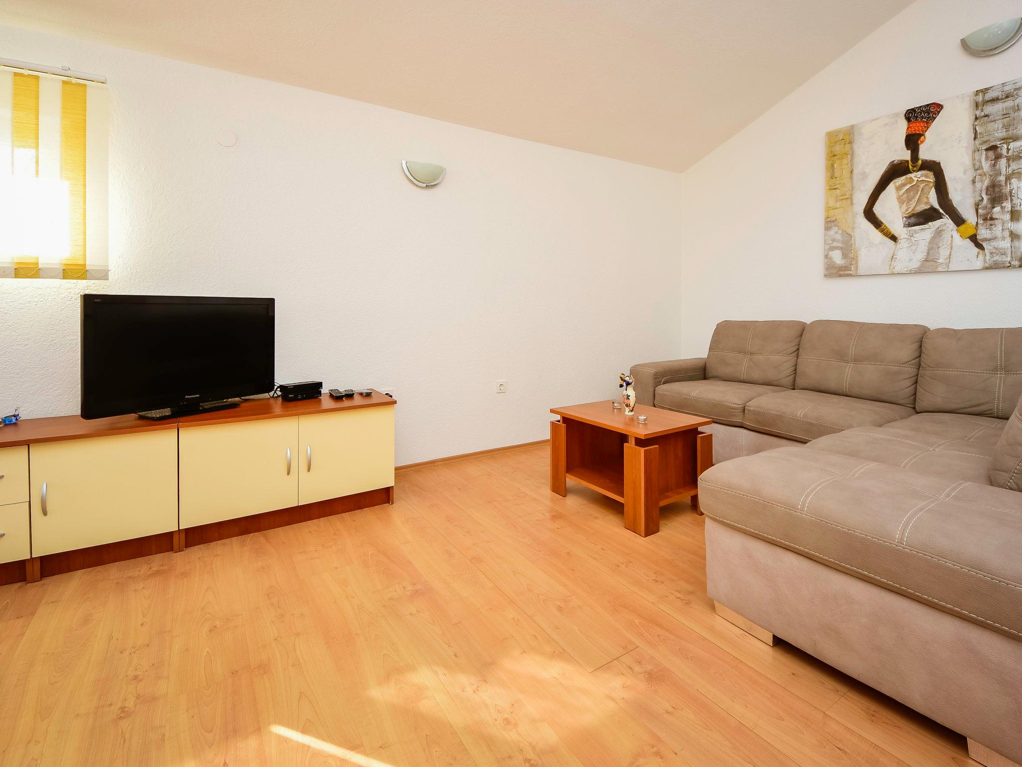 Photo 2 - 2 bedroom Apartment in Sveti Filip i Jakov with terrace