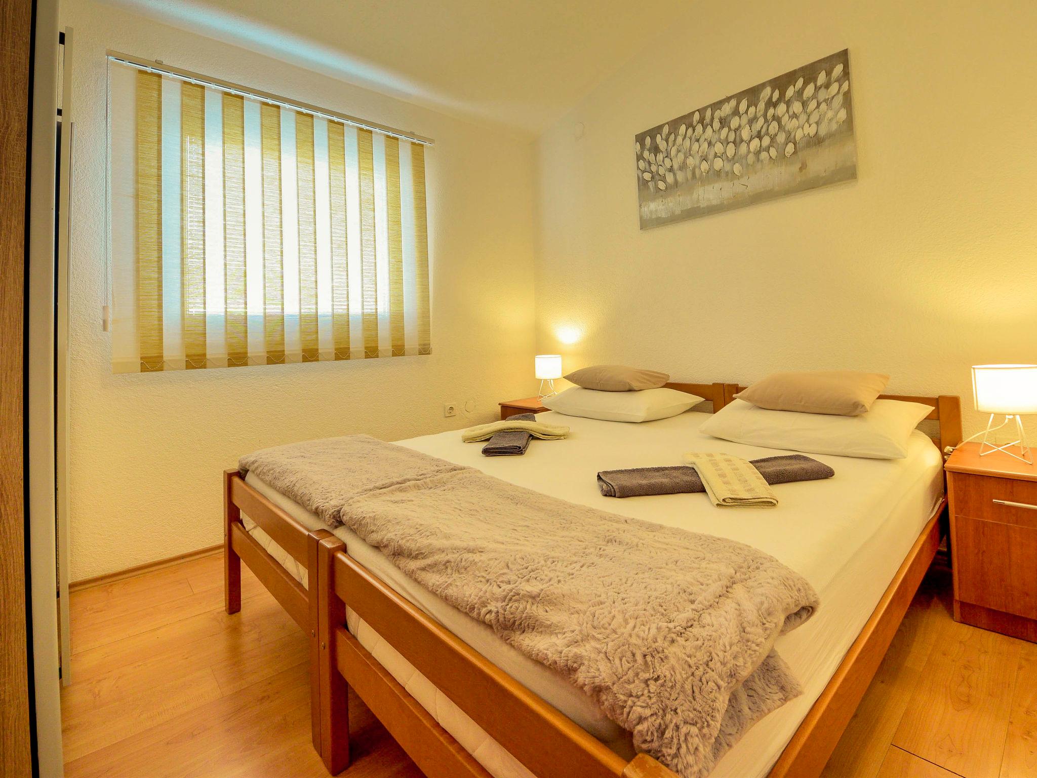 Photo 6 - Appartement de 2 chambres à Sveti Filip i Jakov avec terrasse