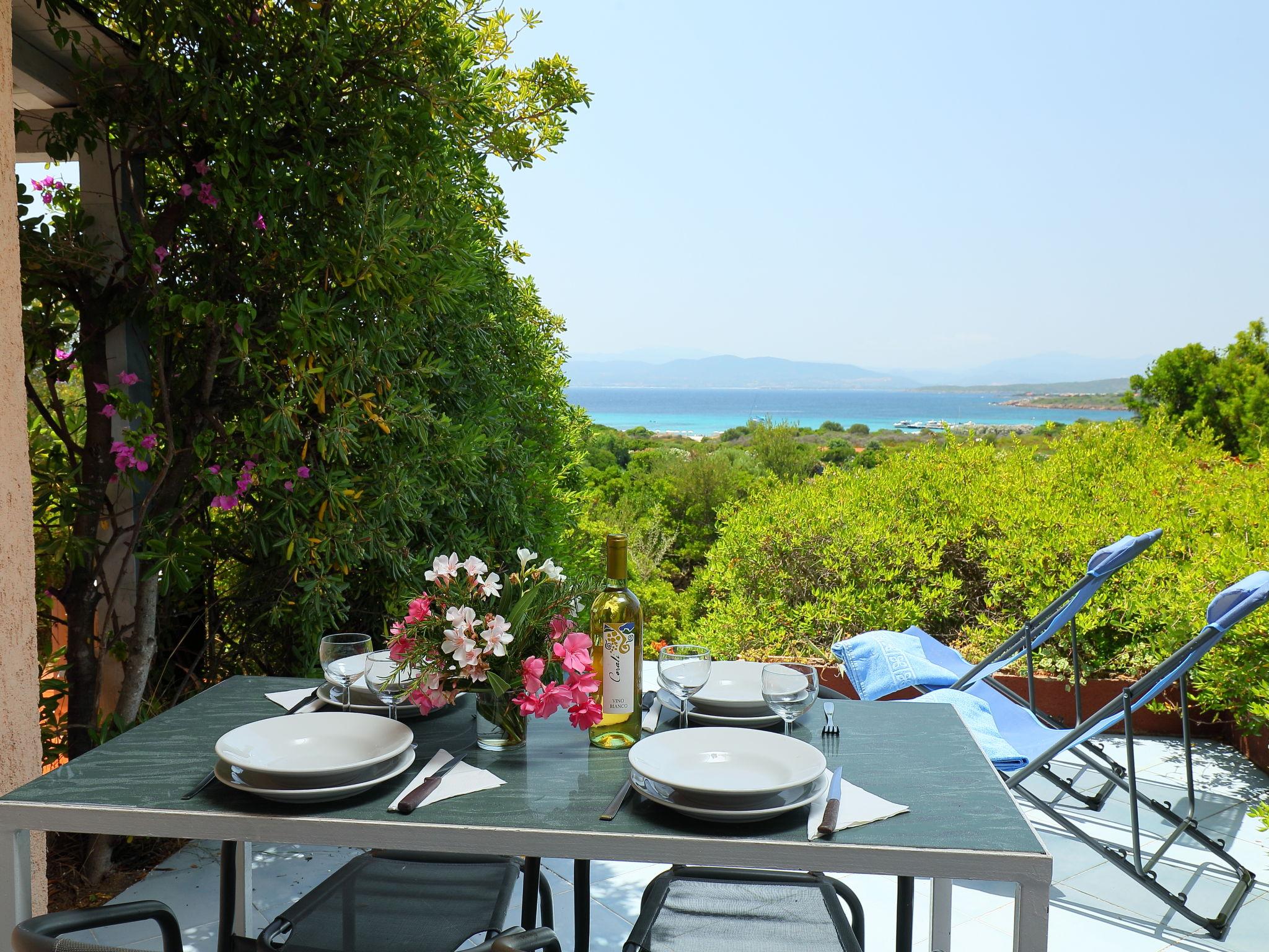 Foto 2 - Apartamento de 1 habitación en Golfo Aranci con jardín y vistas al mar