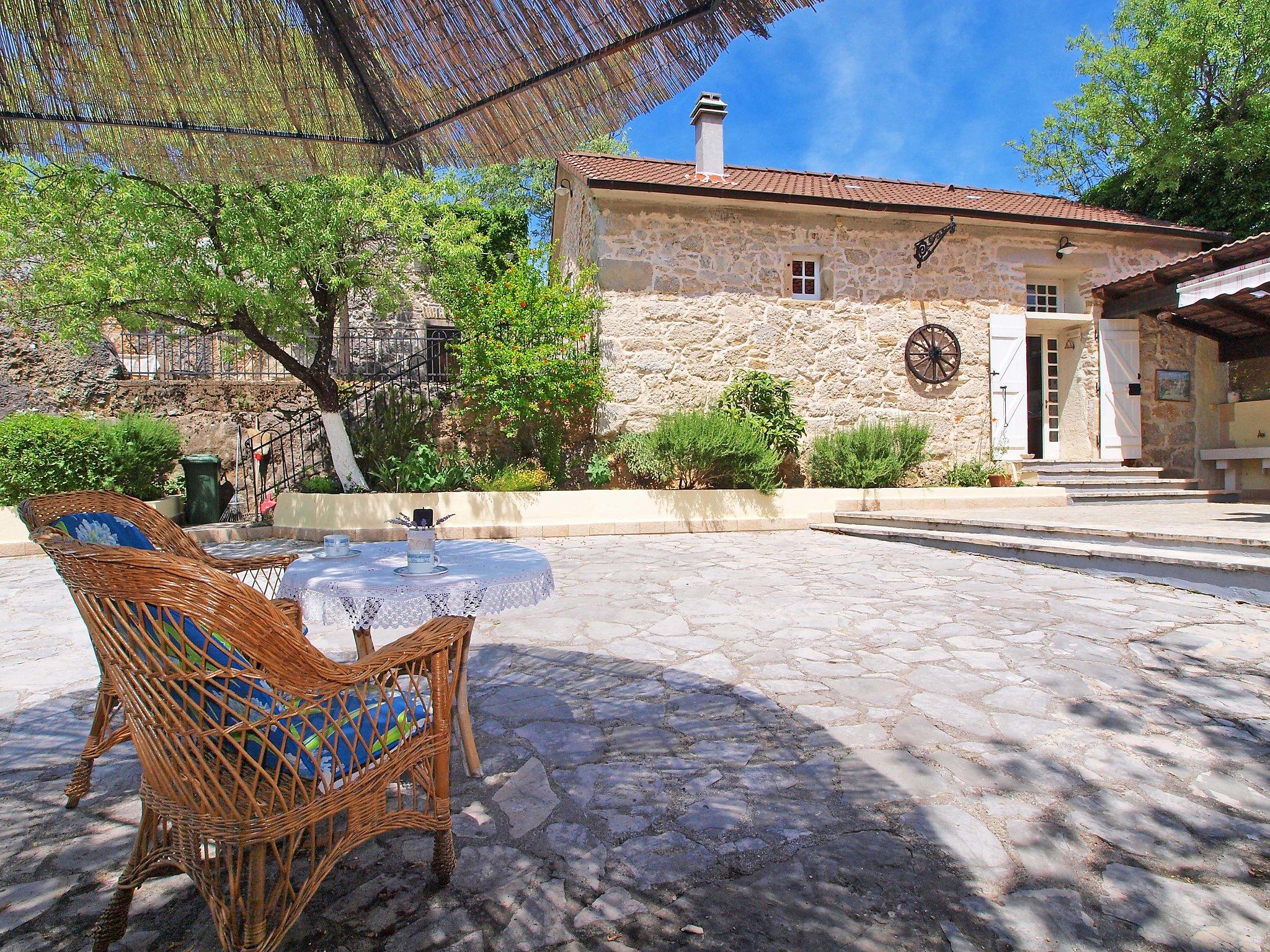 Photo 2 - Maison de 3 chambres à Drniš avec piscine privée et jardin