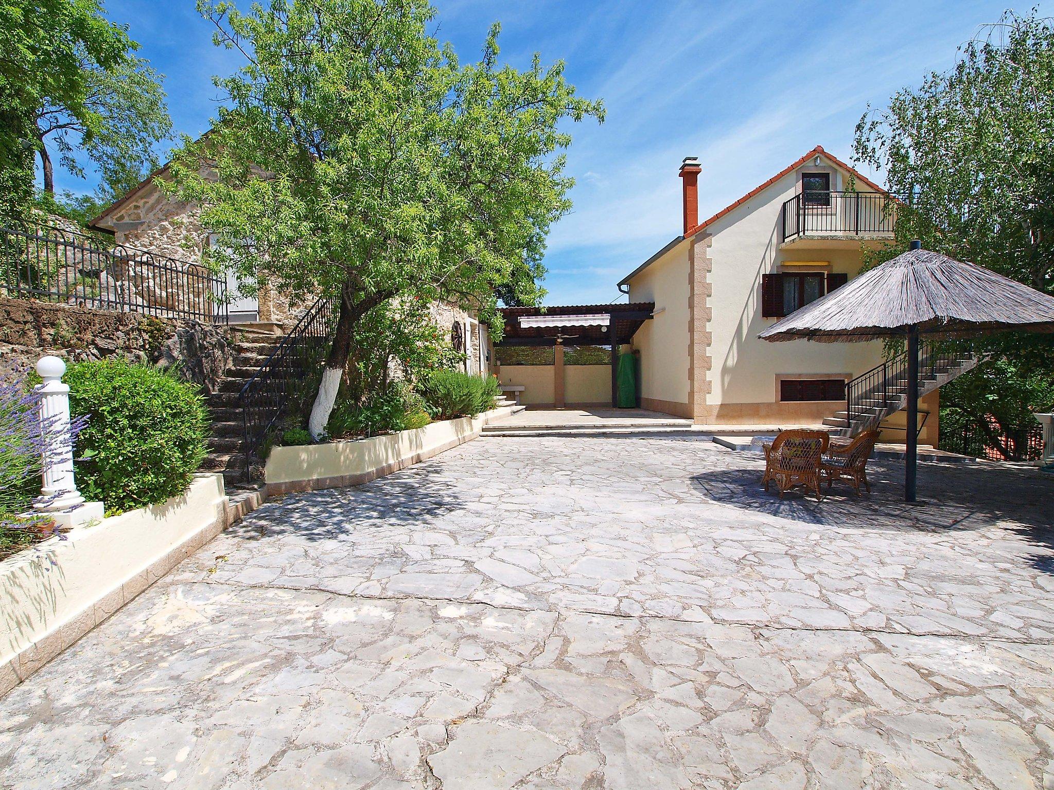 Photo 14 - Maison de 3 chambres à Drniš avec piscine privée et jardin