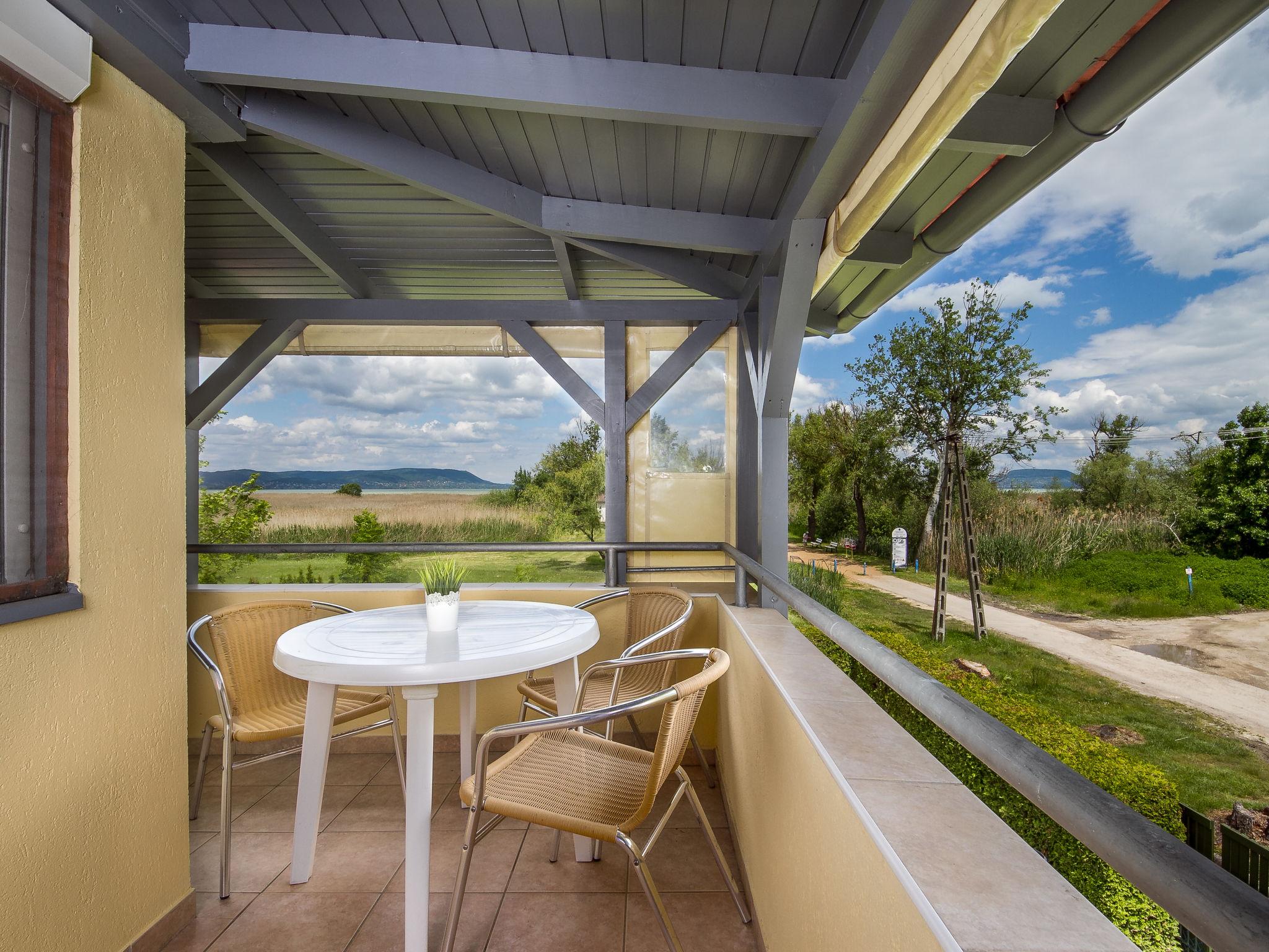 Photo 2 - Appartement de 1 chambre à Balatonmáriafürdő avec piscine et jardin