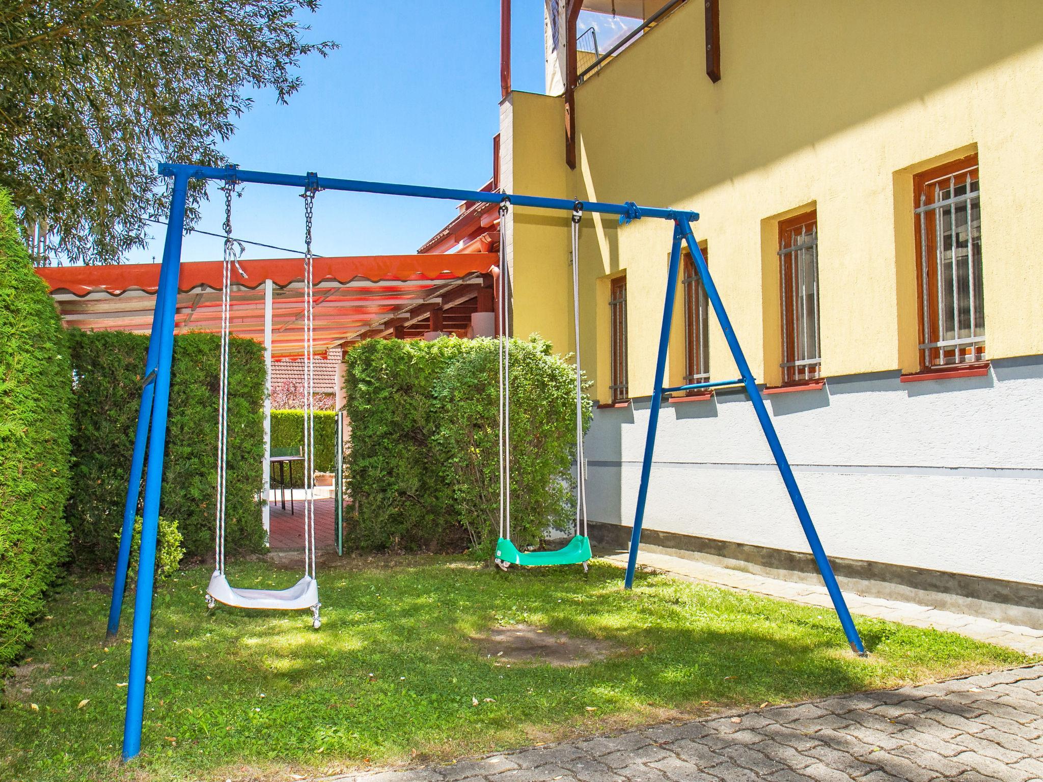 Photo 8 - Appartement de 1 chambre à Balatonmáriafürdő avec piscine et jardin