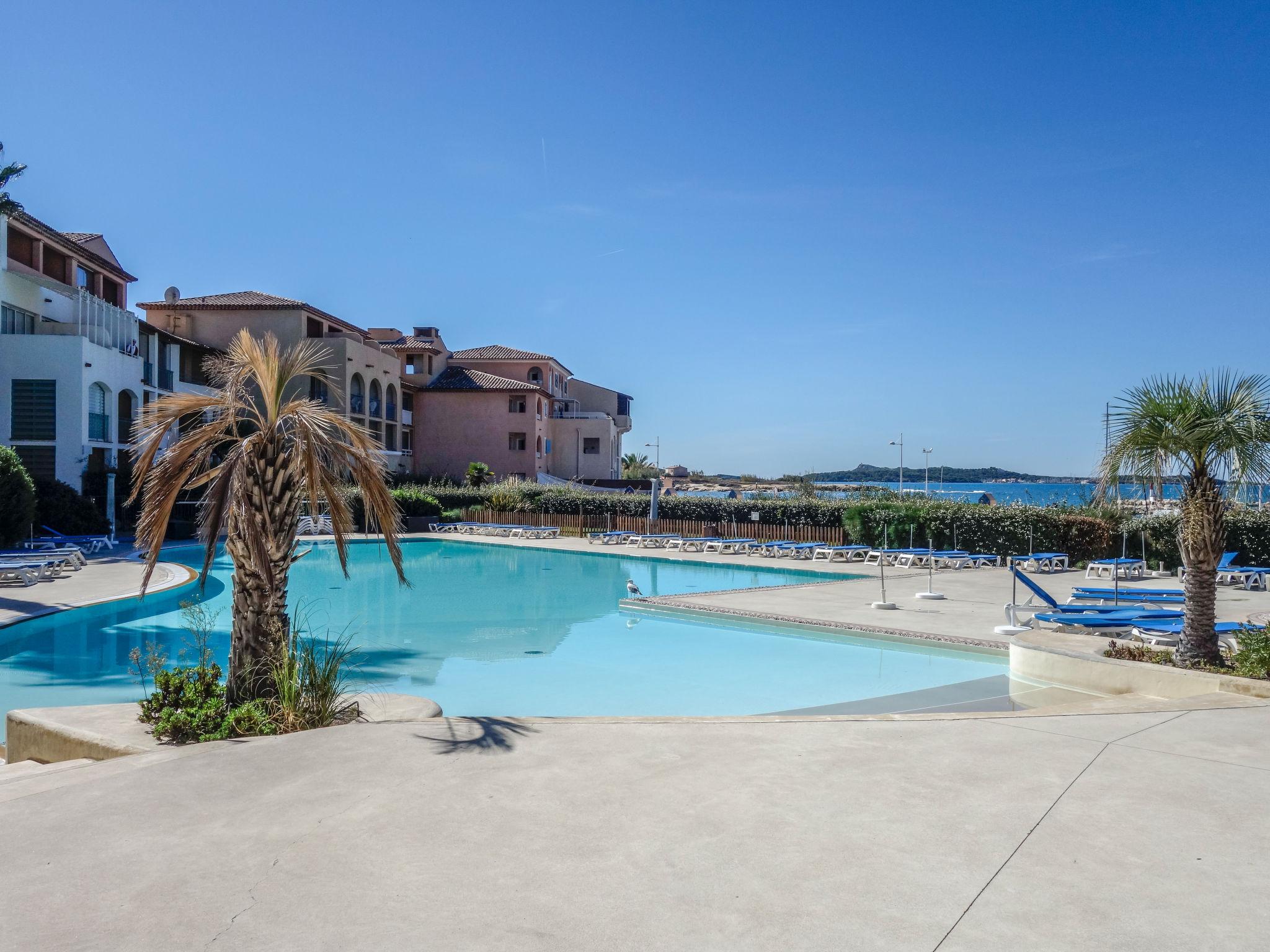 Foto 7 - Appartamento con 1 camera da letto a Six-Fours-les-Plages con piscina e terrazza