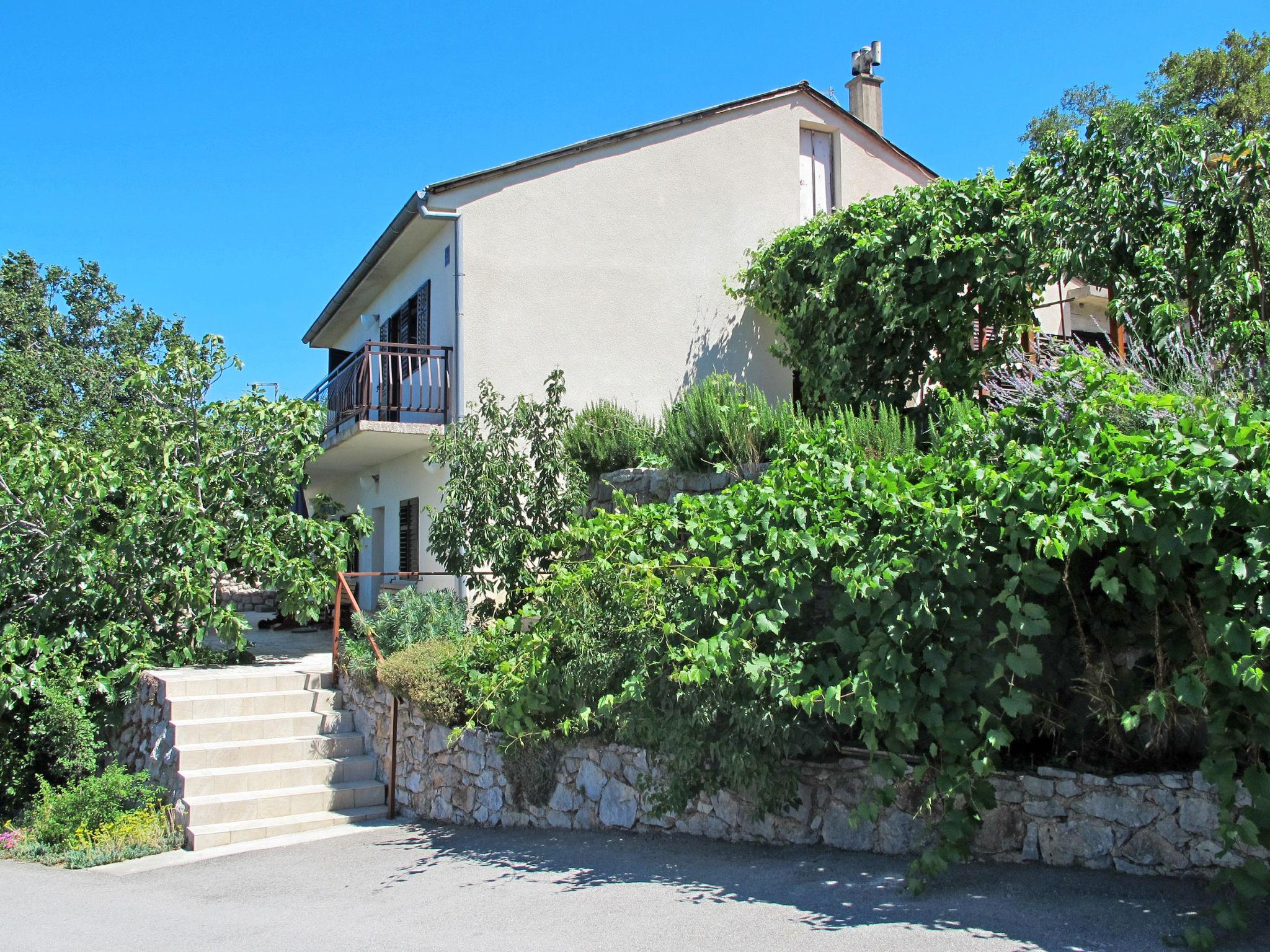 Photo 14 - Appartement de 2 chambres à Senj avec jardin et vues à la mer