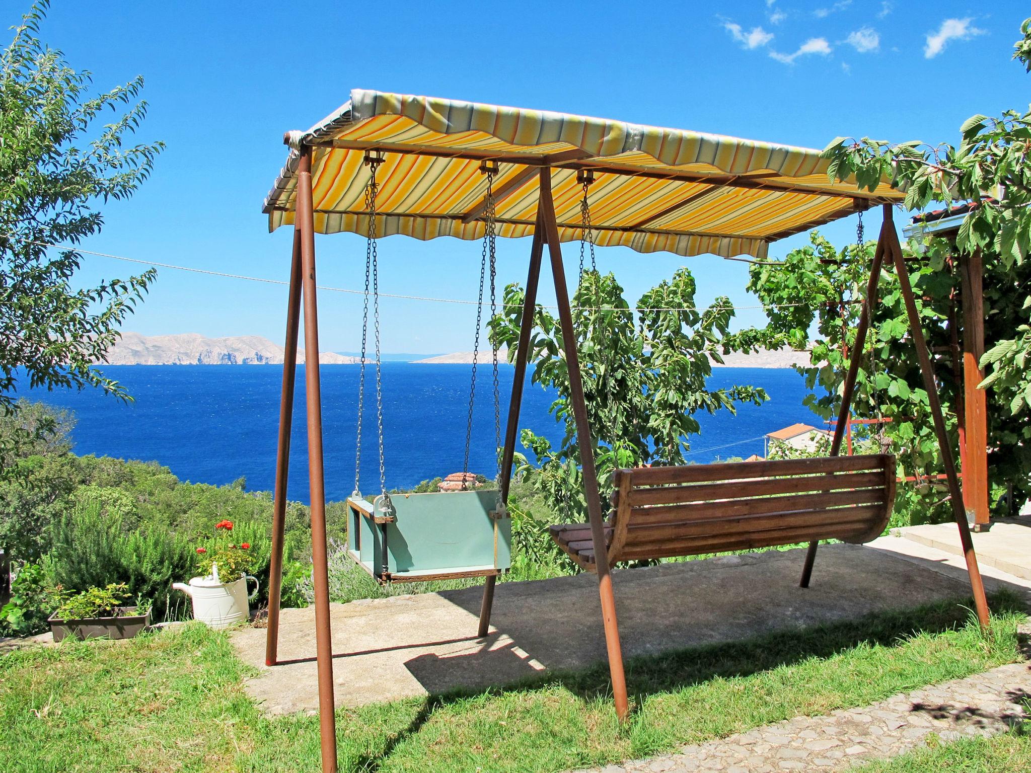 Foto 1 - Apartamento de 2 habitaciones en Senj con jardín y vistas al mar
