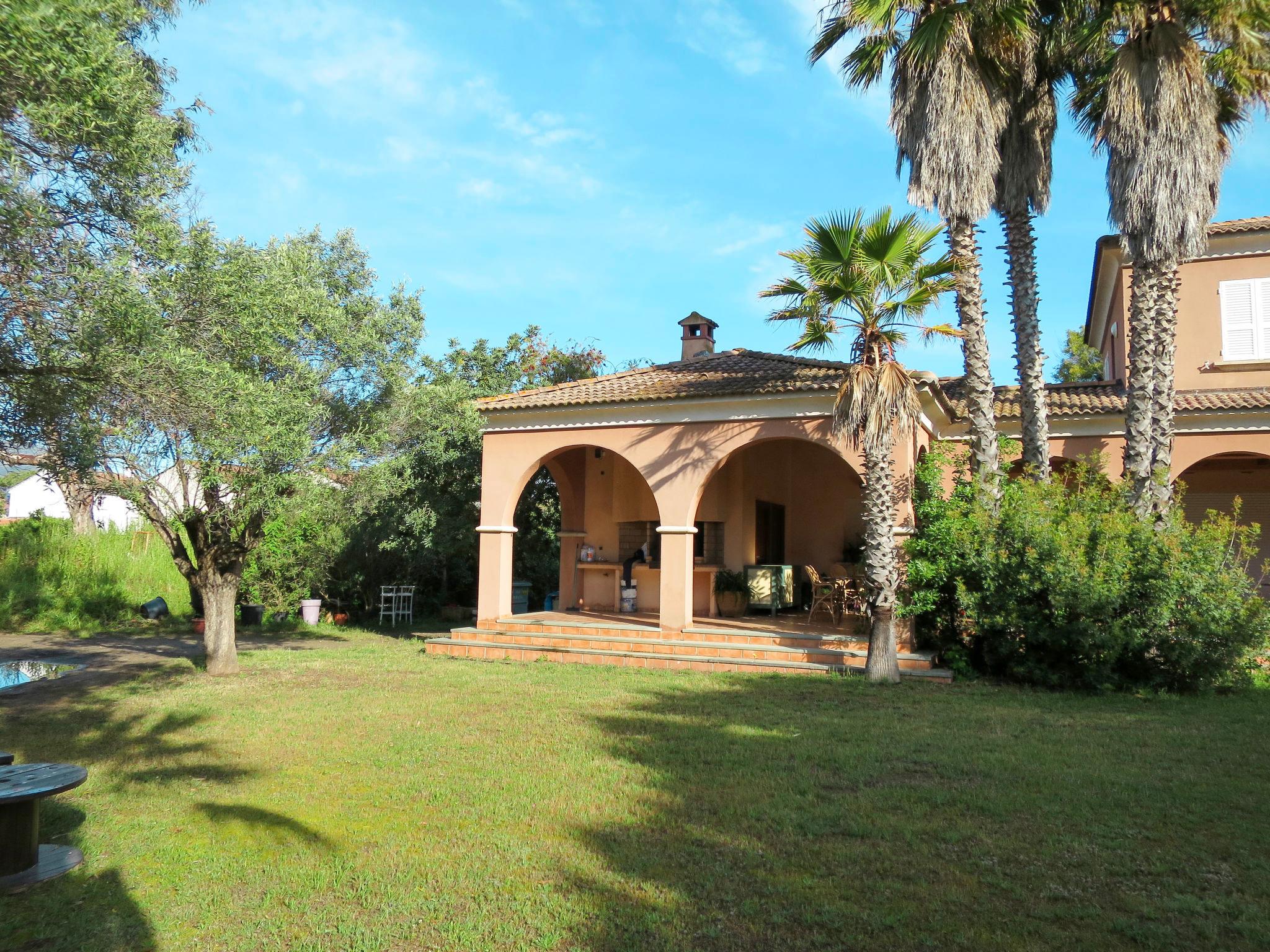 Photo 2 - Maison de 2 chambres à Borgo avec jardin et vues à la mer