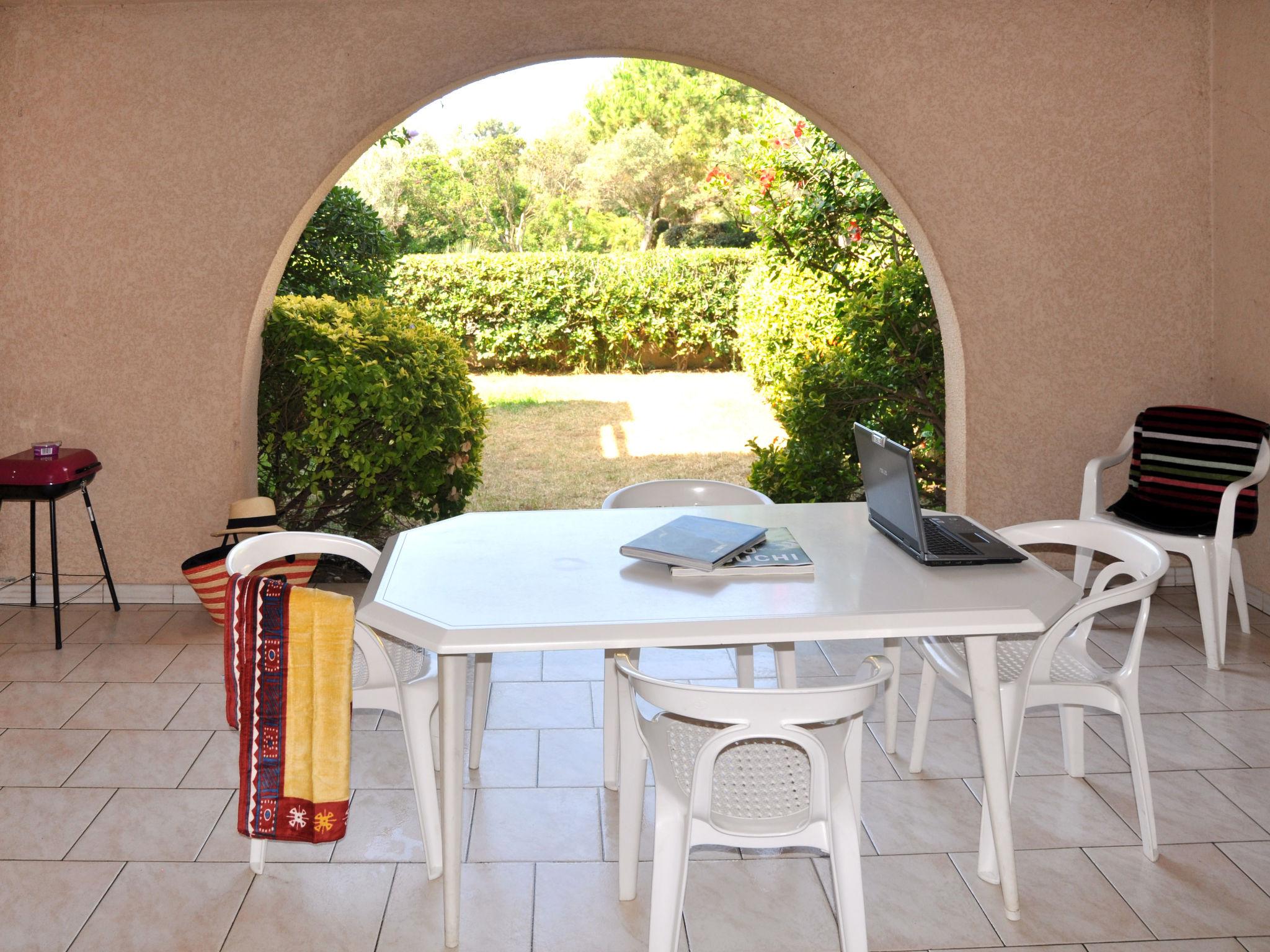 Photo 3 - Maison de 2 chambres à Borgo avec jardin et vues à la mer