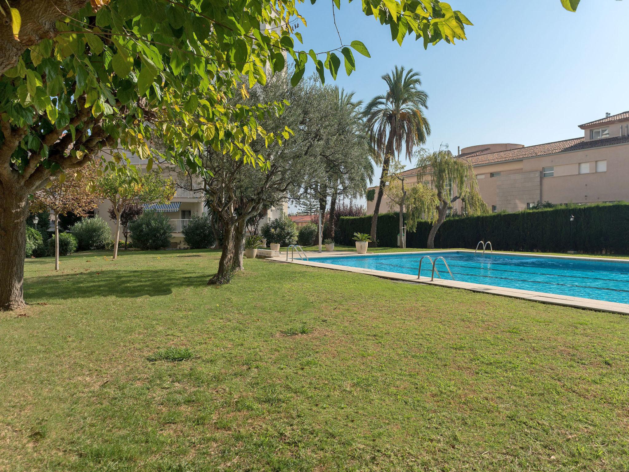 Foto 25 - Apartamento de 2 quartos em Calella com piscina e vistas do mar
