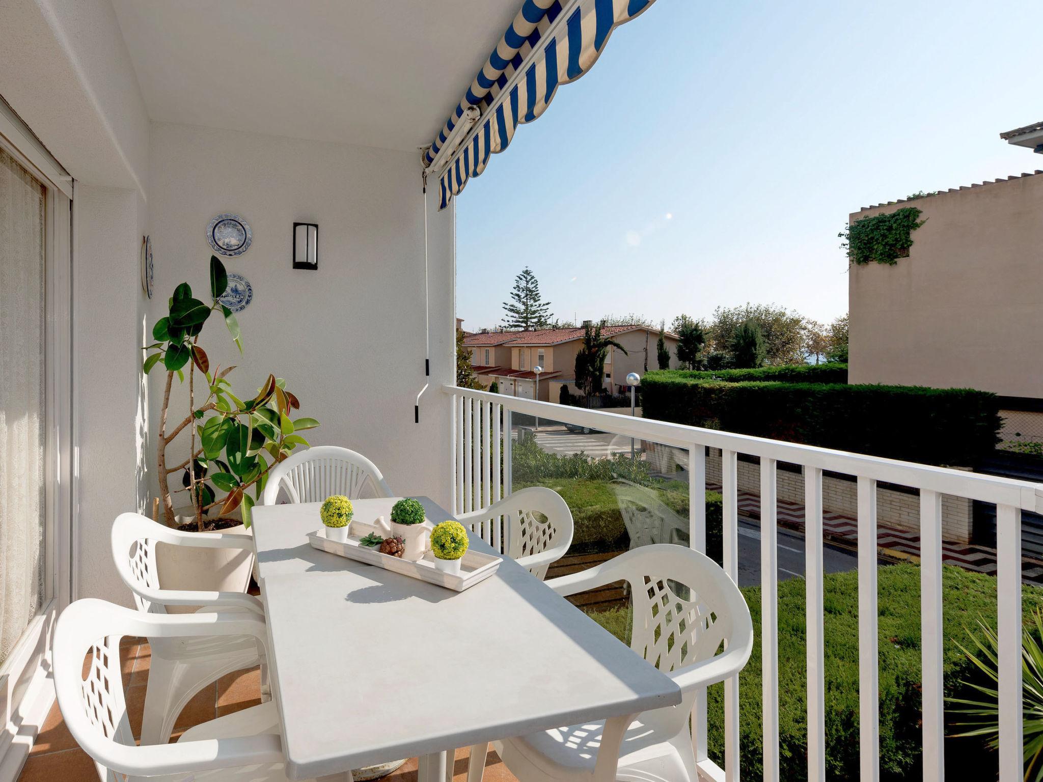 Foto 5 - Appartamento con 2 camere da letto a Calella con piscina e vista mare