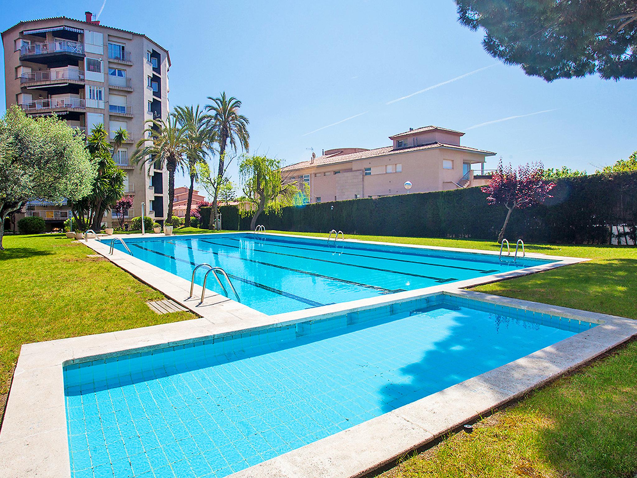 Photo 21 - 2 bedroom Apartment in Calella with swimming pool and garden