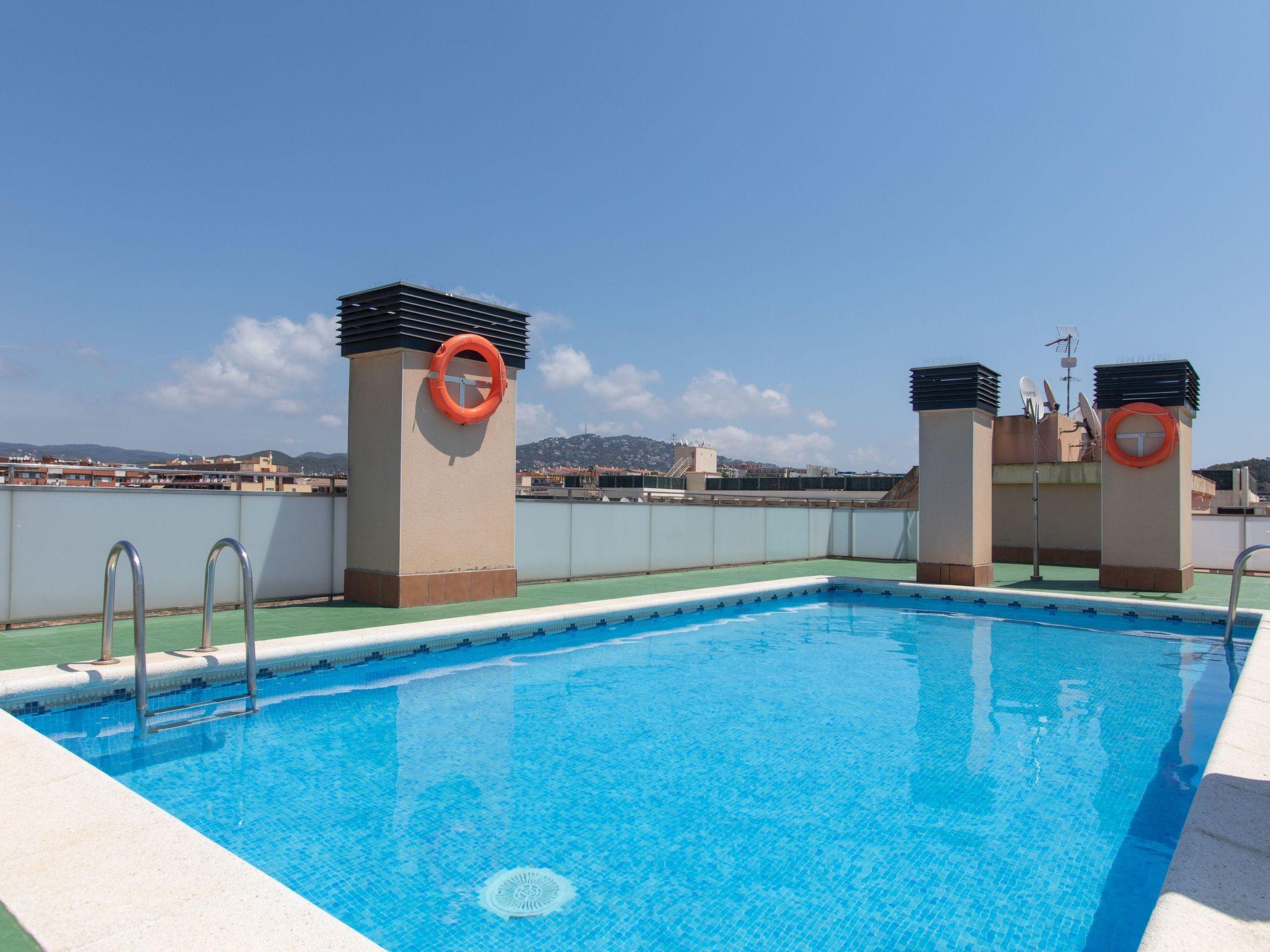 Foto 18 - Appartamento con 2 camere da letto a Lloret de Mar con piscina e vista mare