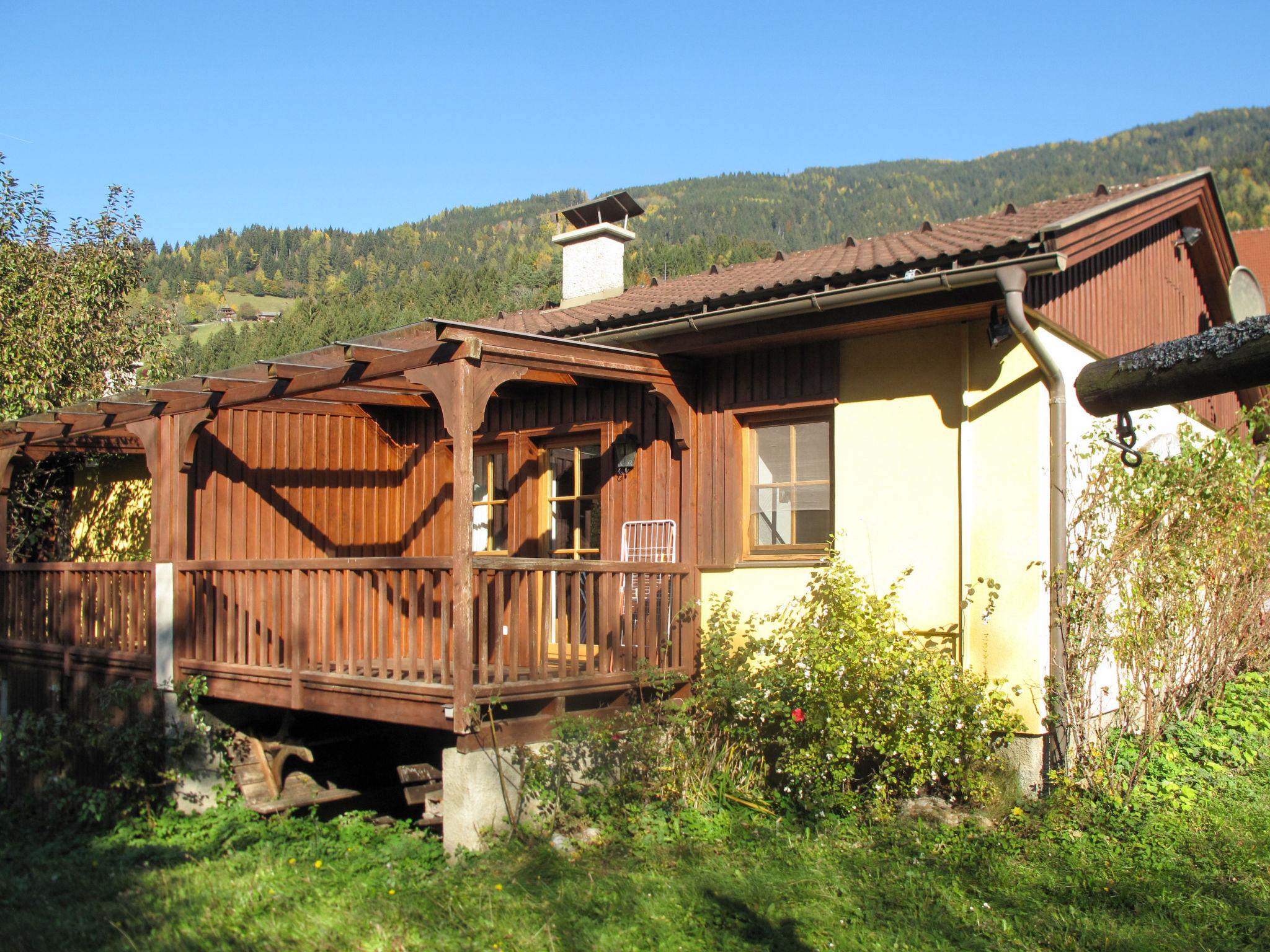 Photo 1 - Appartement de 2 chambres à Treffen am Ossiacher See avec jardin et vues sur la montagne