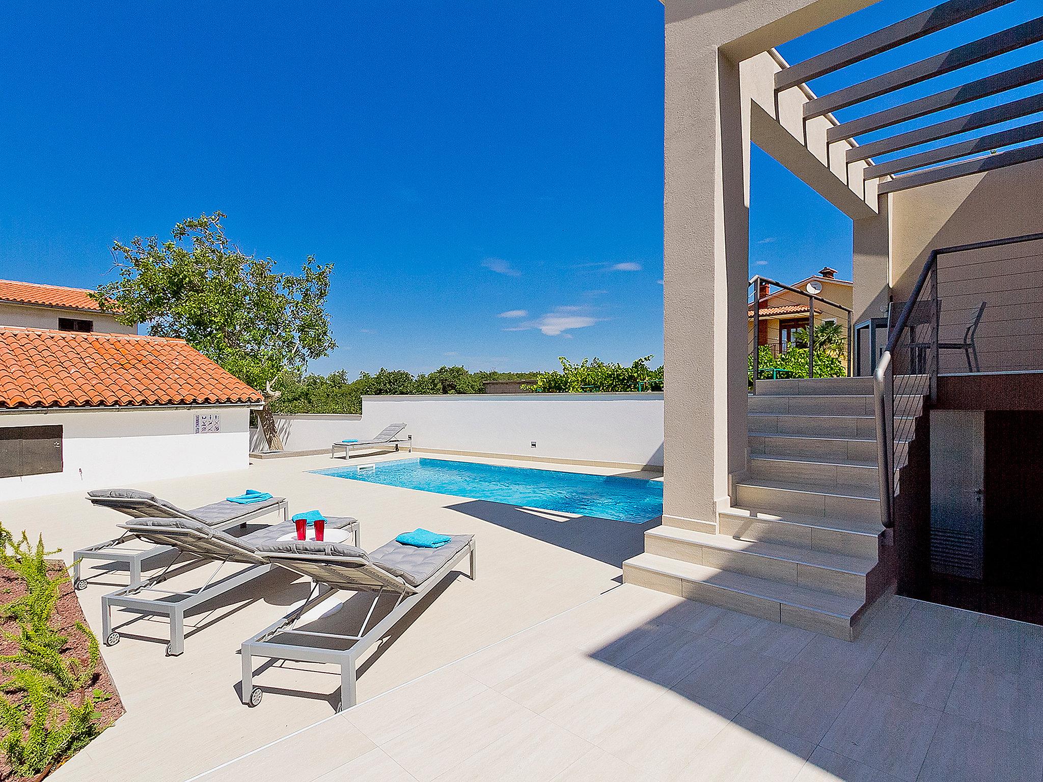 Foto 31 - Casa de 3 quartos em Labin com piscina privada e terraço