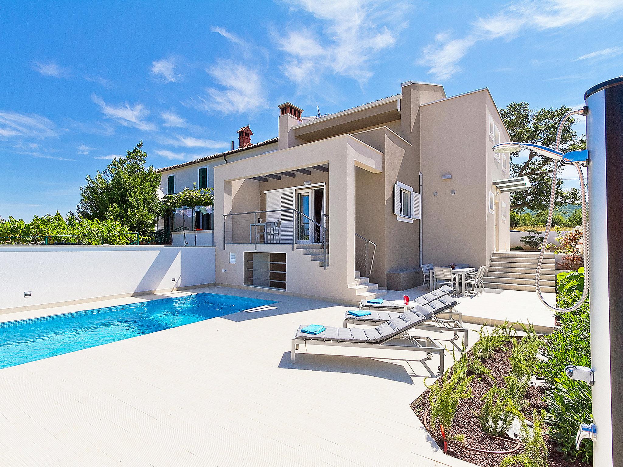 Foto 1 - Casa de 3 quartos em Labin com piscina privada e terraço