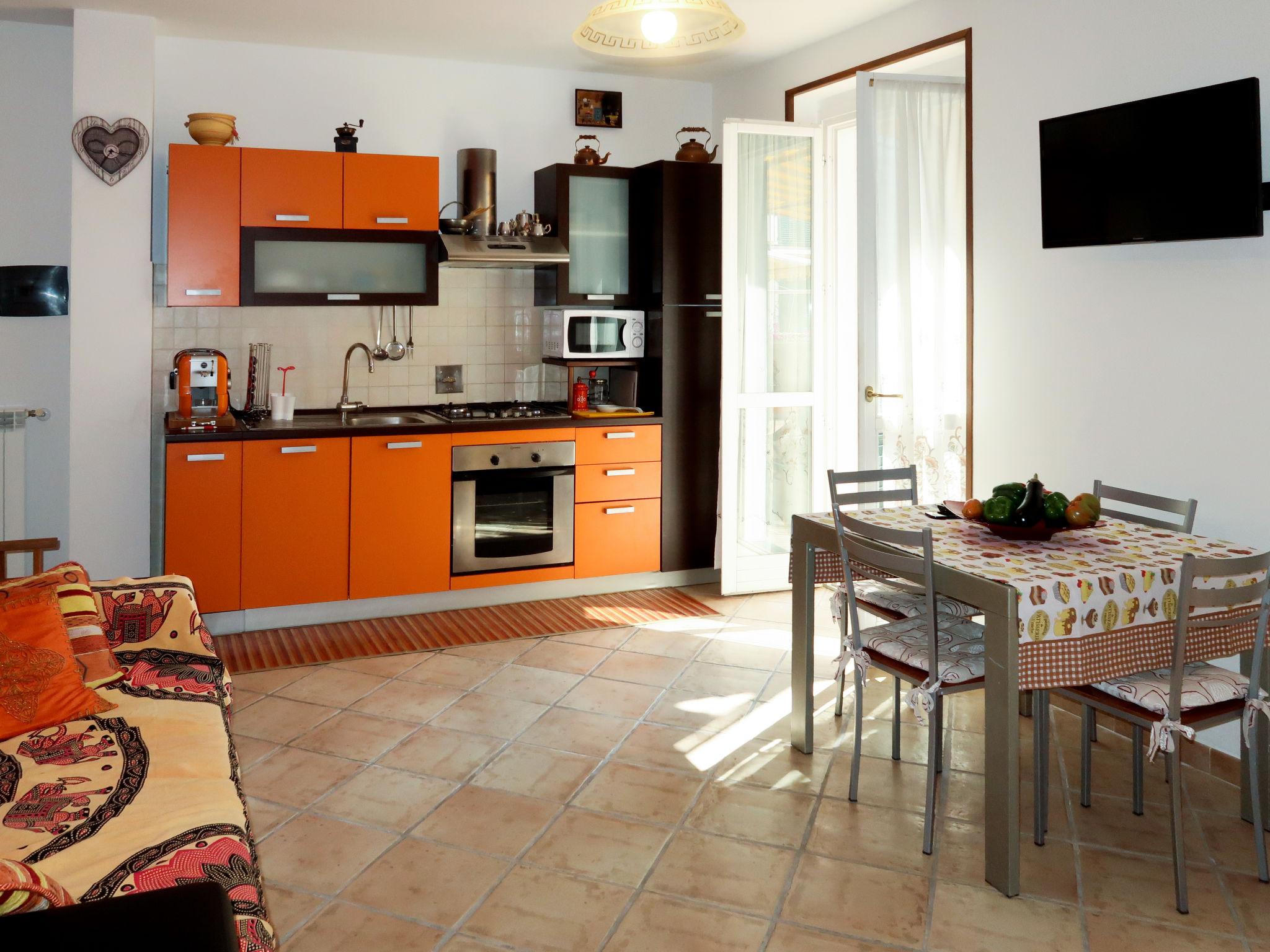Foto 3 - Apartamento de 1 habitación en Civezza con terraza y vistas al mar