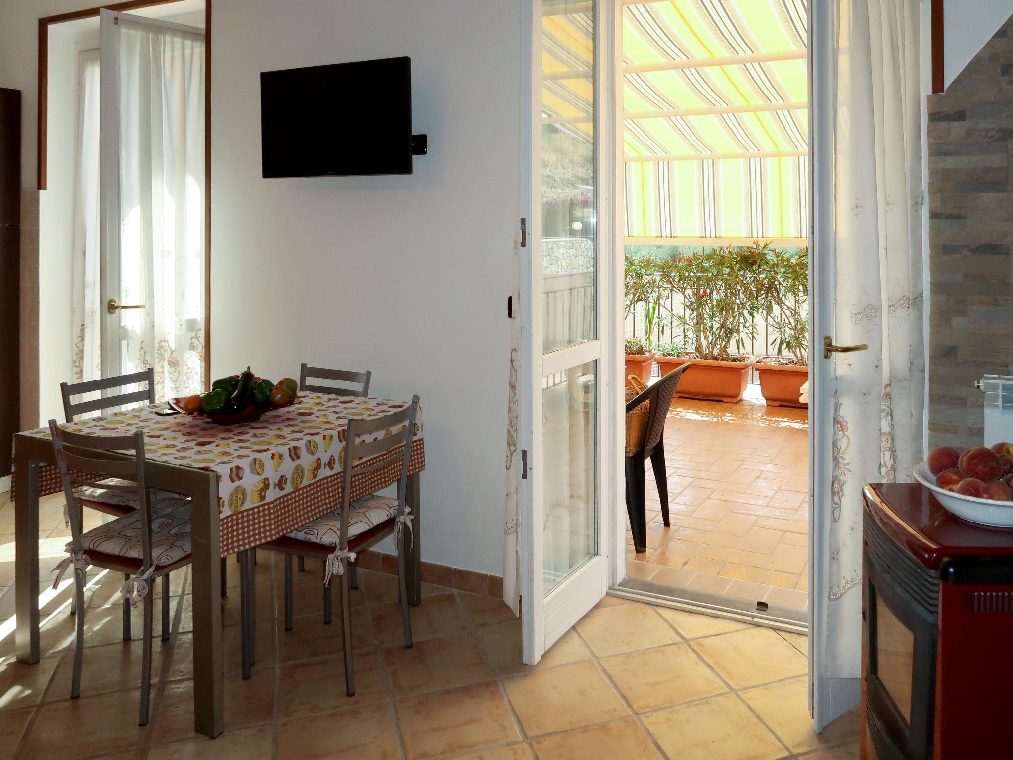 Foto 9 - Apartment mit 1 Schlafzimmer in Civezza mit terrasse und blick aufs meer