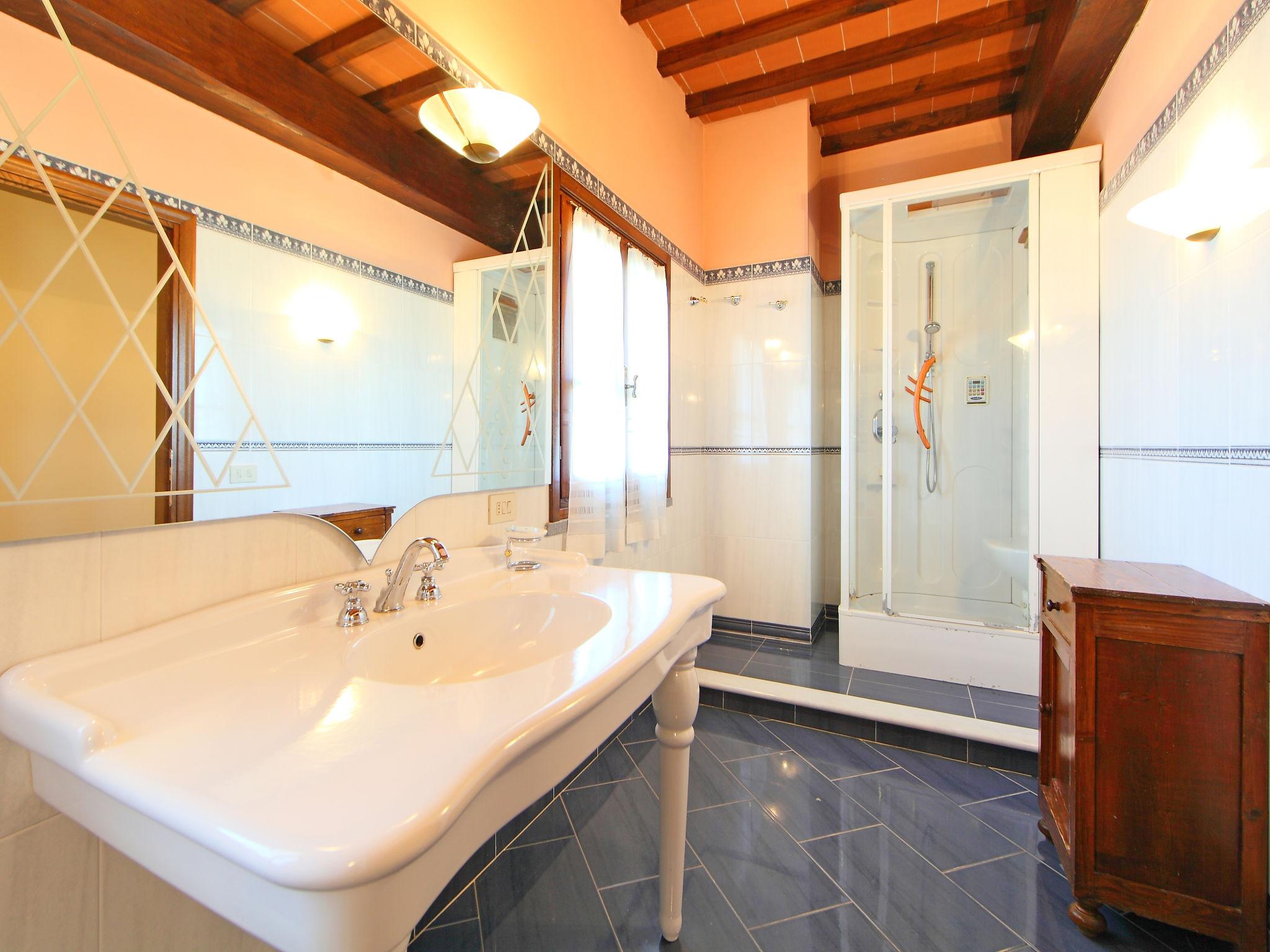 Photo 15 - 6 bedroom House in Fucecchio with private pool and garden