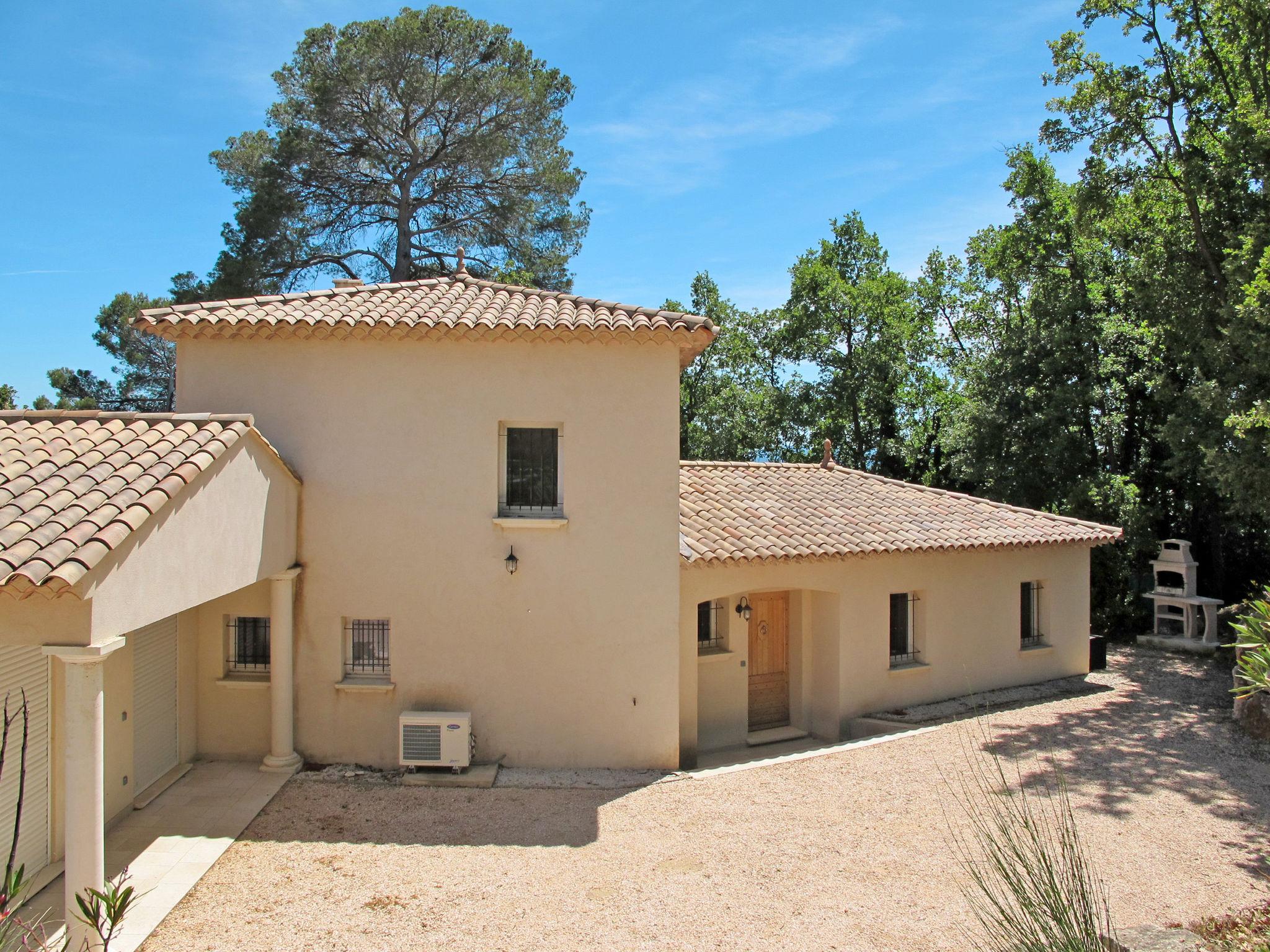 Foto 29 - Casa de 3 quartos em Draguignan com piscina privada e terraço