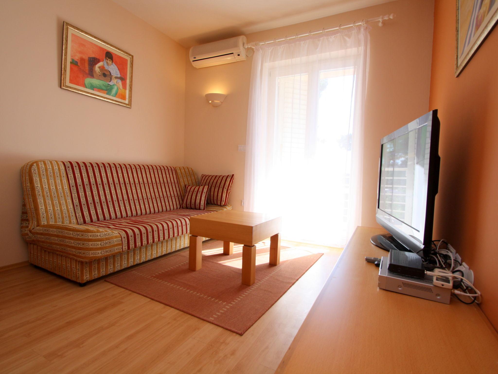 Foto 7 - Apartment mit 1 Schlafzimmer in Makarska mit blick aufs meer