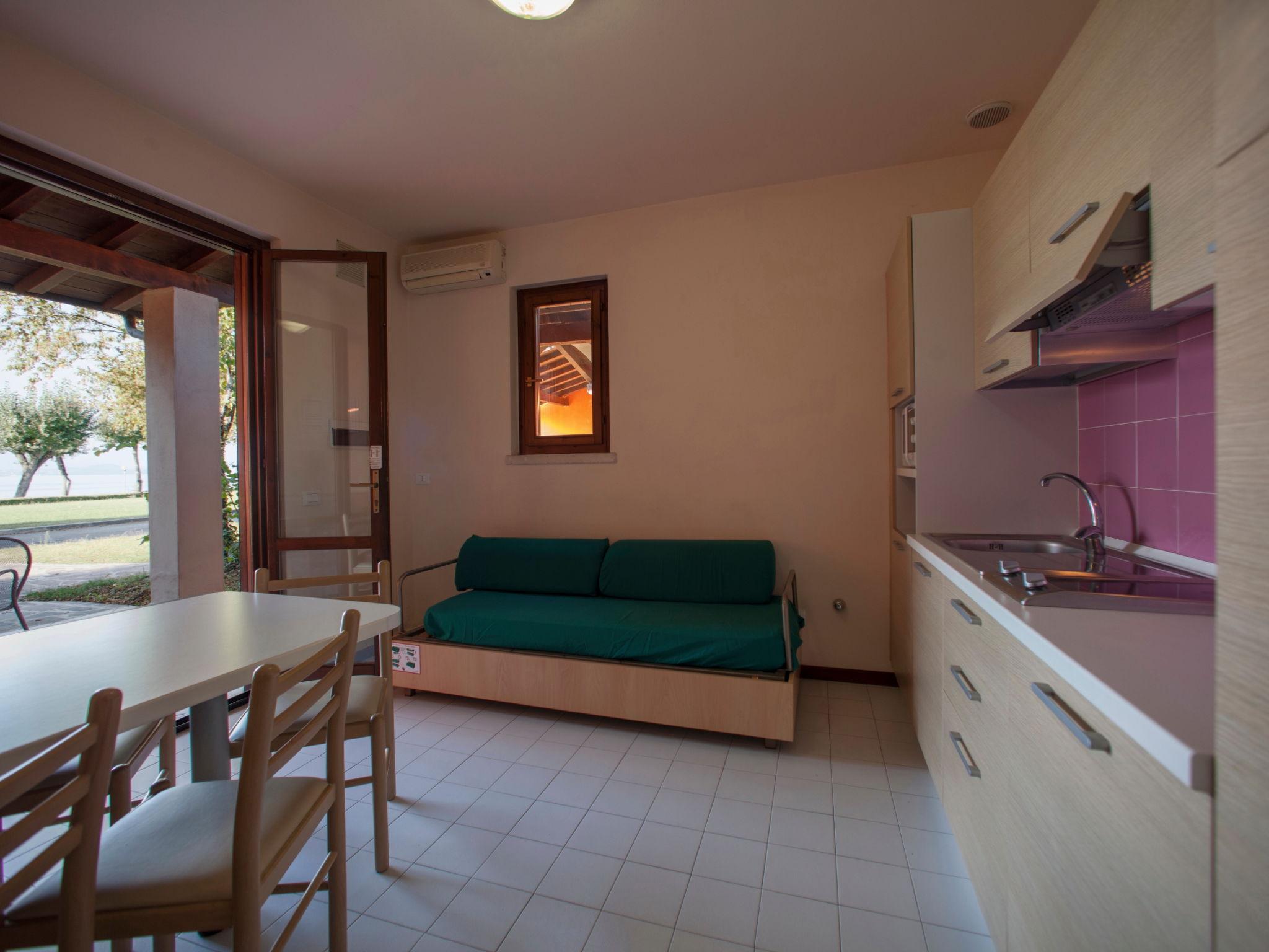 Foto 8 - Apartamento de 2 quartos em Sirmione com piscina e vista para a montanha